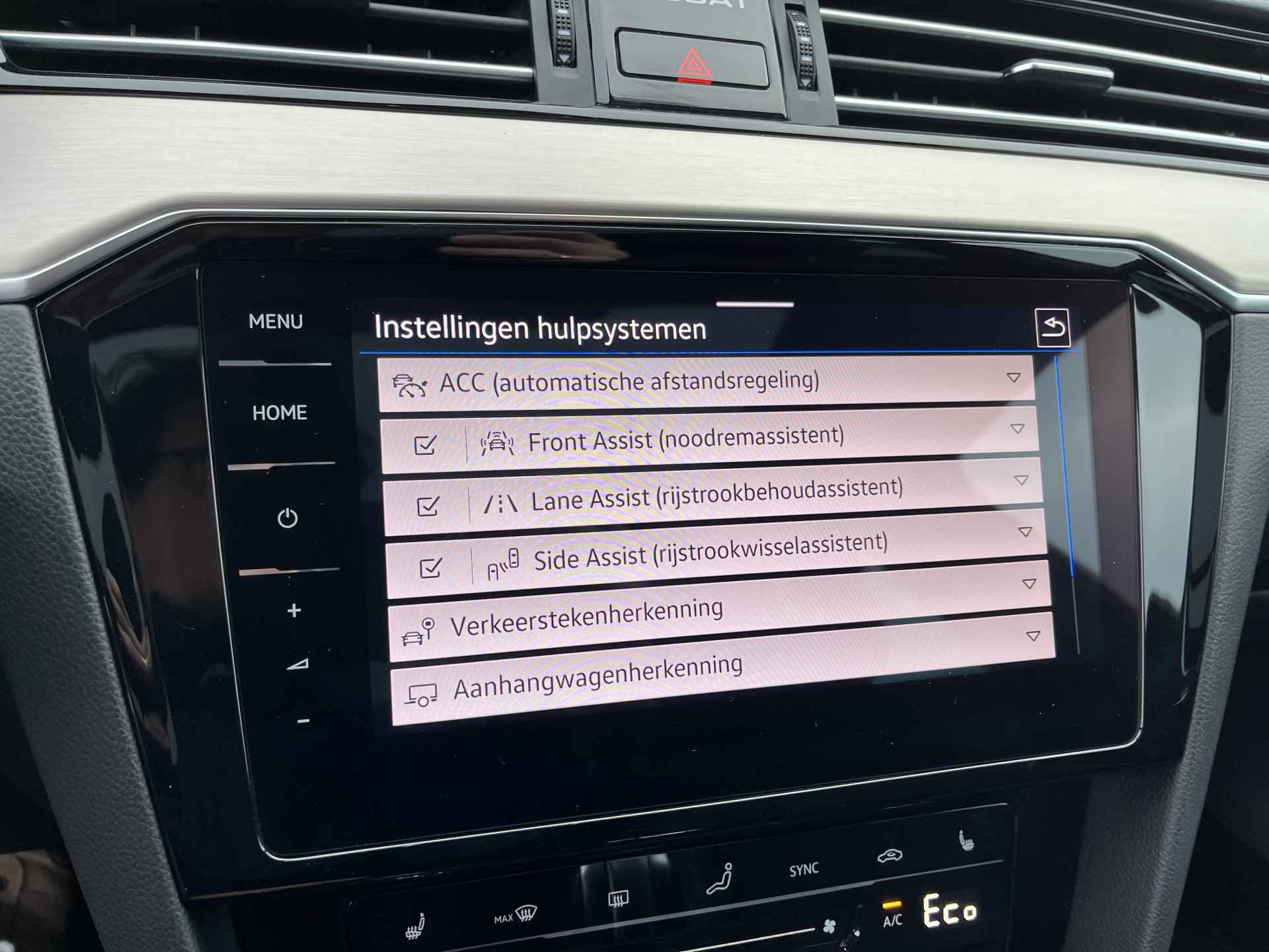 Volkswagen Passat Variant 1.4 TSI 218pk PHEV GTE Business / Panorama dak / LED Matrix / Trekhaak Elek. / 17" LMV / Leder-Alcantara / Virtual Cockpit / Camera / Stoelverwarming - 20/37