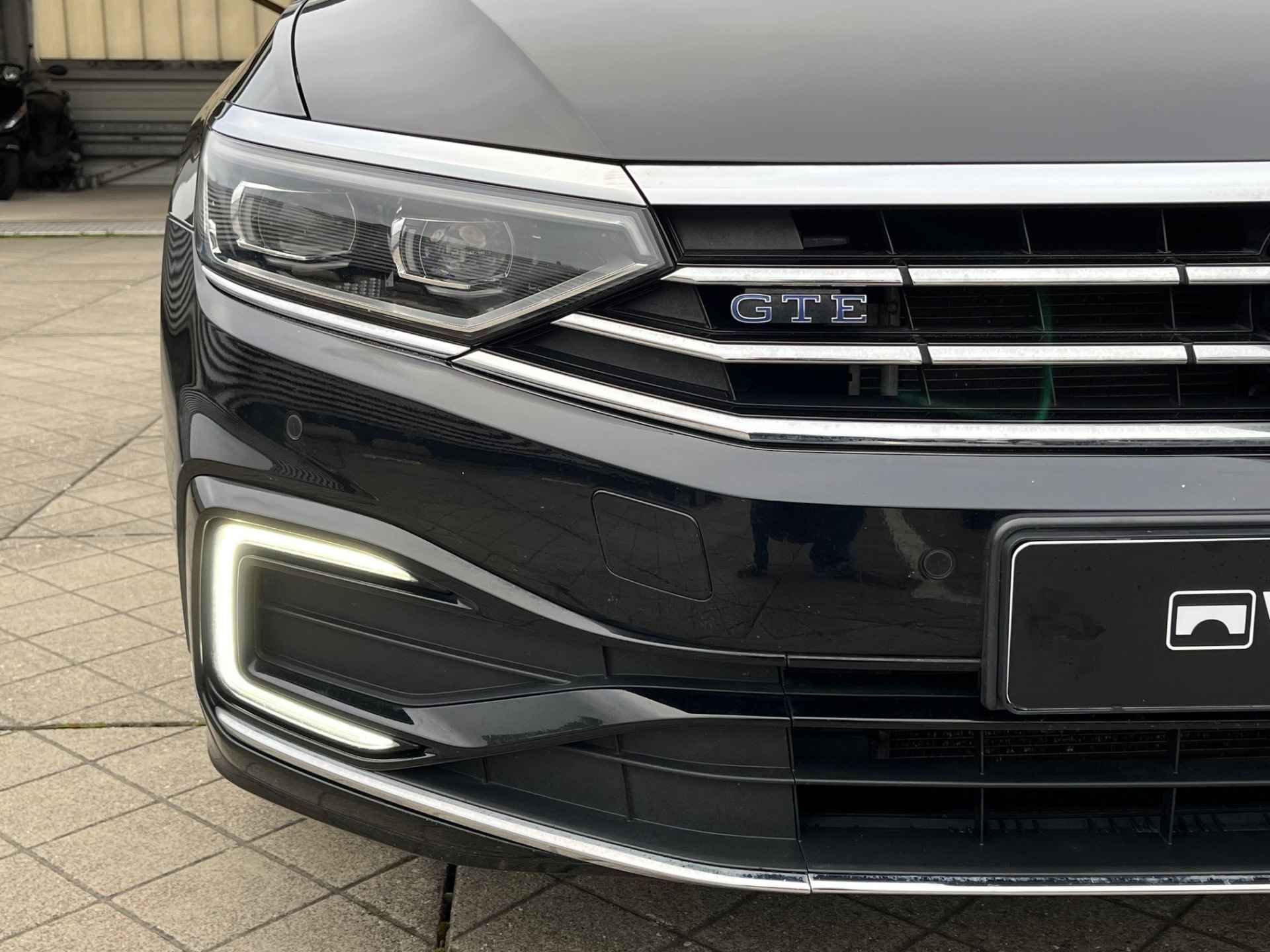 Volkswagen Passat Variant 1.4 TSI 218pk PHEV GTE Business / Panorama dak / LED Matrix / Trekhaak Elek. / 17" LMV / Leder-Alcantara / Virtual Cockpit / Camera / Stoelverwarming - 32/37