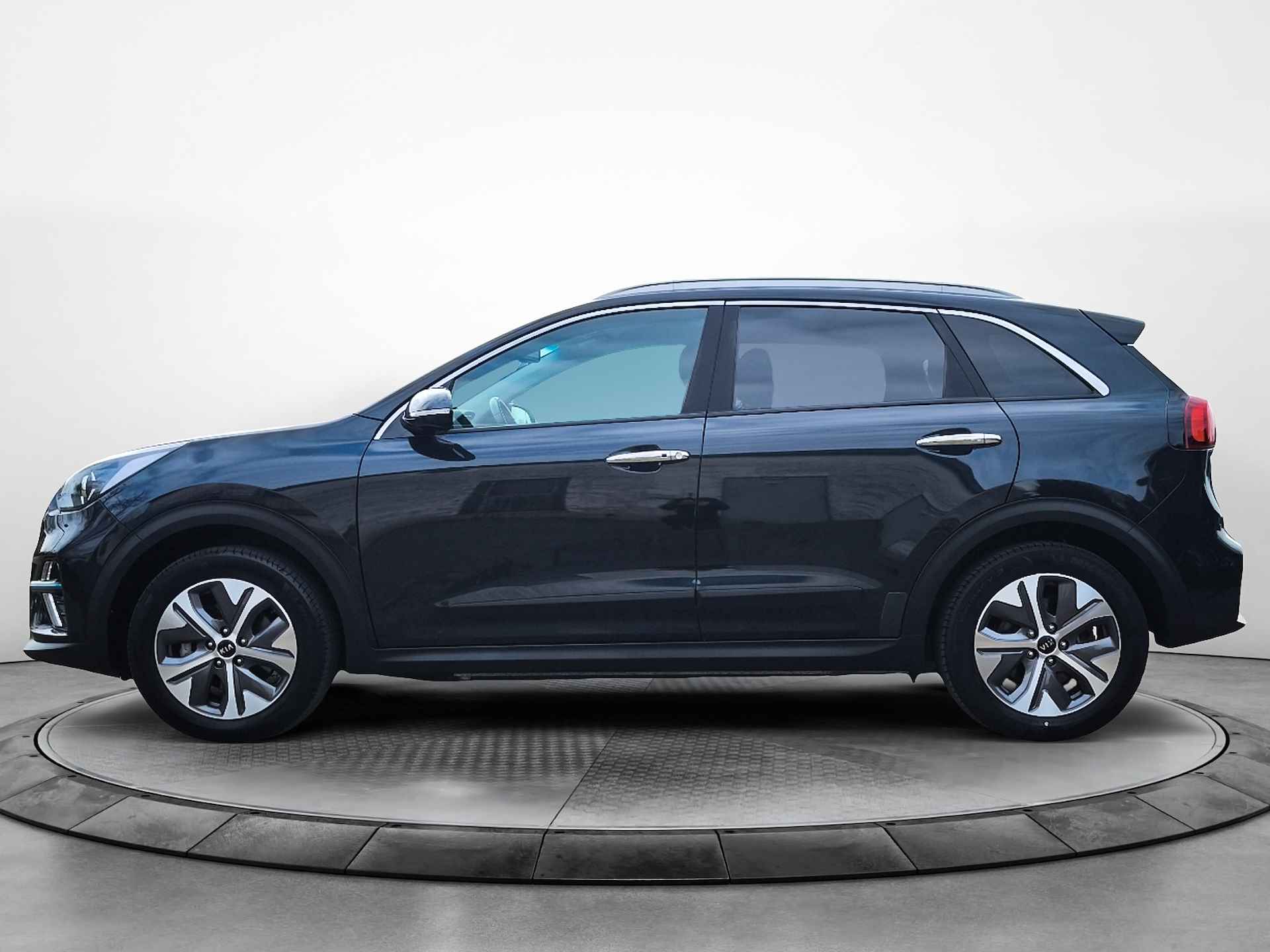 Kia e-Niro DynamicLine 39 kWh (136 PK) (Subsidie Mogelijk) 1e-Eig. Dealer-Onderh. BOVAG-Garantie. NL-Auto. Half-Leer, Navigatie/Apple-CArplay/Android-Auto, Adaptive-Cruisecontrol, Keyless-Entry/Start, Parkeersensoren, Achteruitrijcamera, DAB, Licht-Zicht-Pakket, Lm-Velgen-17Inch, Privacy-Glas - 10/42