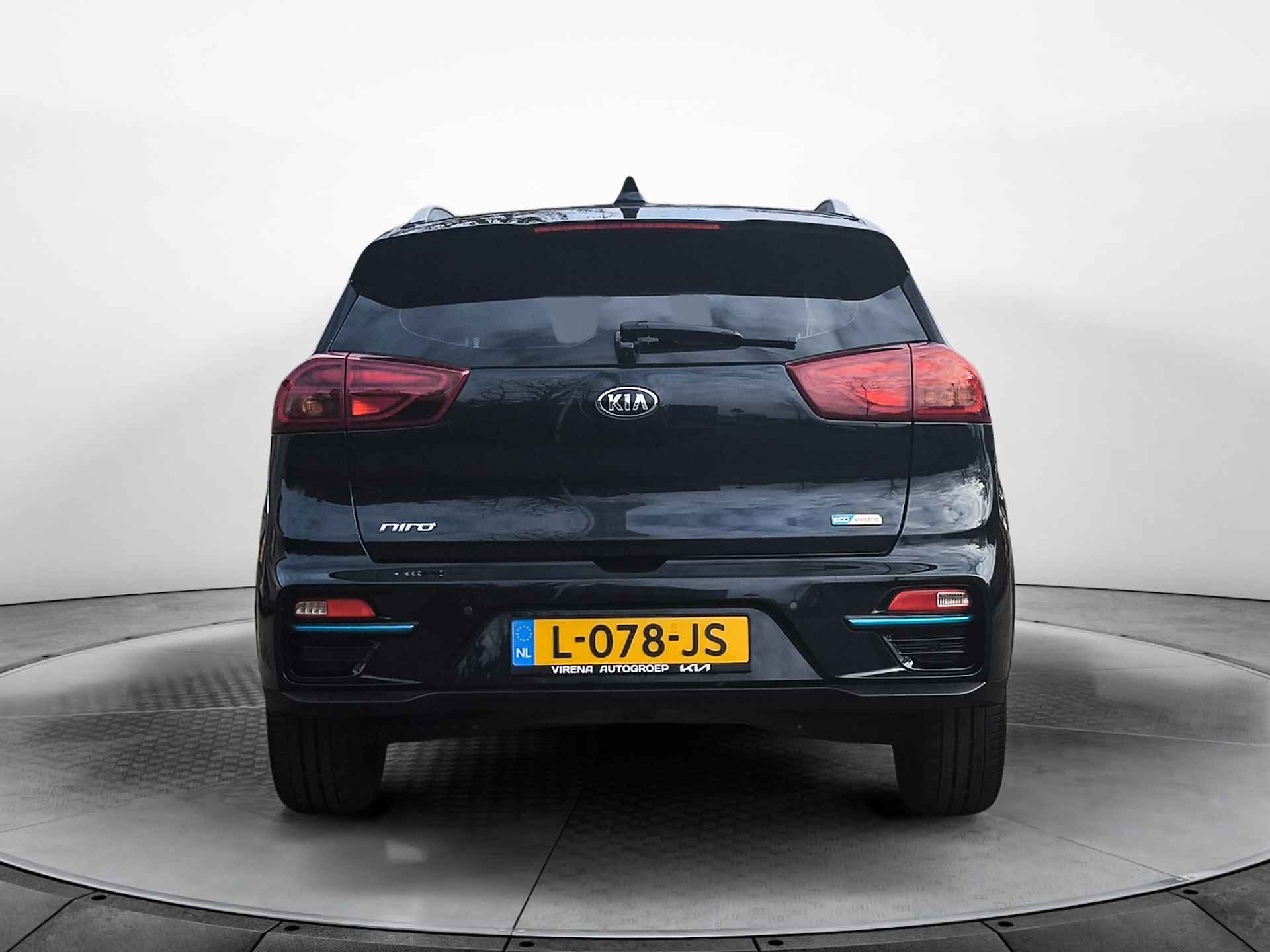 Kia e-Niro DynamicLine 39 kWh (136 PK) (Subsidie Mogelijk) 1e-Eig. Dealer-Onderh. BOVAG-Garantie. NL-Auto. Half-Leer, Navigatie/Apple-CArplay/Android-Auto, Adaptive-Cruisecontrol, Keyless-Entry/Start, Parkeersensoren, Achteruitrijcamera, DAB, Licht-Zicht-Pakket, Lm-Velgen-17Inch, Privacy-Glas - 12/42