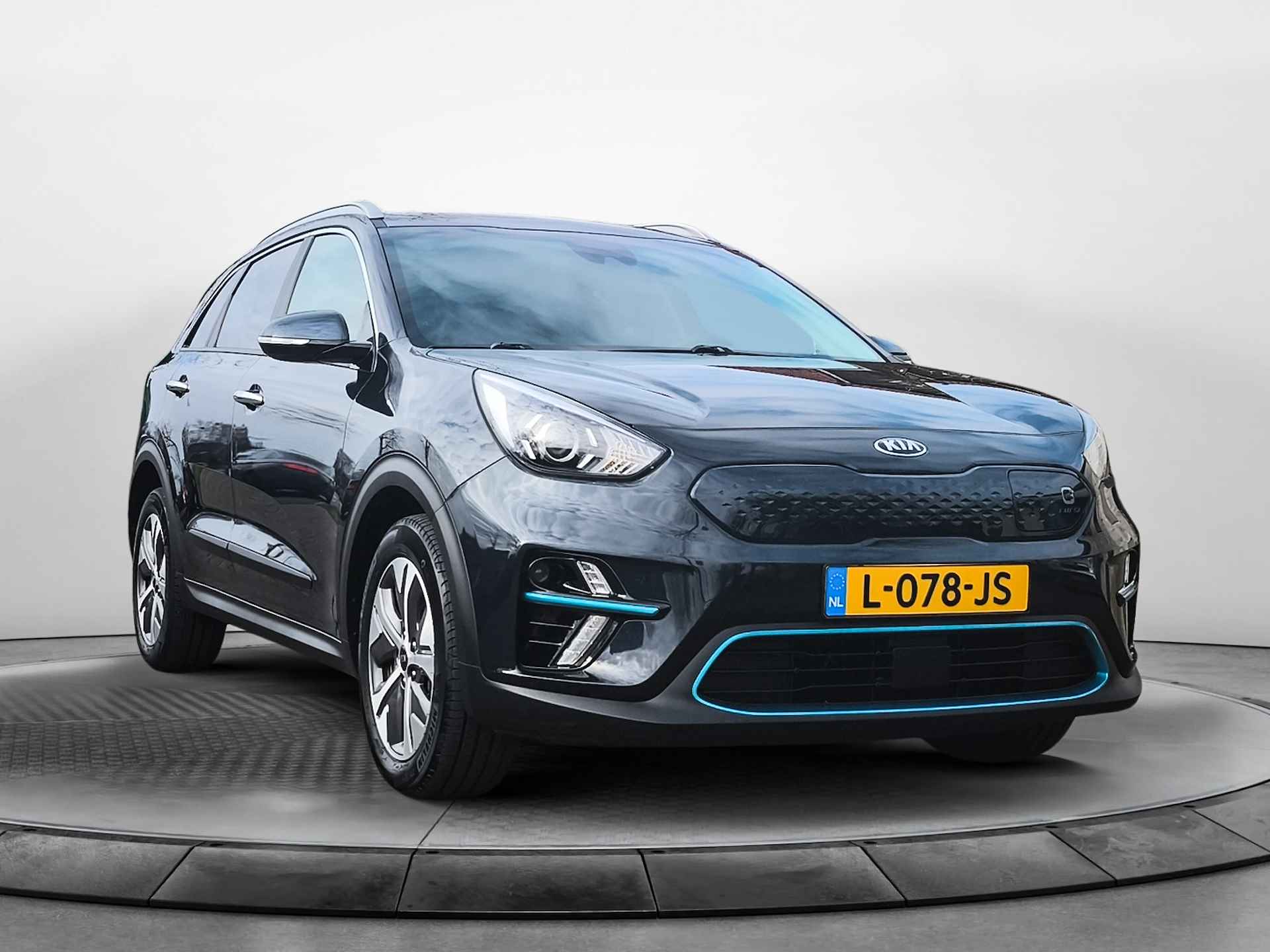 Kia e-Niro DynamicLine 39 kWh (136 PK) (Subsidie Mogelijk) 1e-Eig. Dealer-Onderh. BOVAG-Garantie. NL-Auto. Half-Leer, Navigatie/Apple-CArplay/Android-Auto, Adaptive-Cruisecontrol, Keyless-Entry/Start, Parkeersensoren, Achteruitrijcamera, DAB, Licht-Zicht-Pakket, Lm-Velgen-17Inch, Privacy-Glas - 13/42