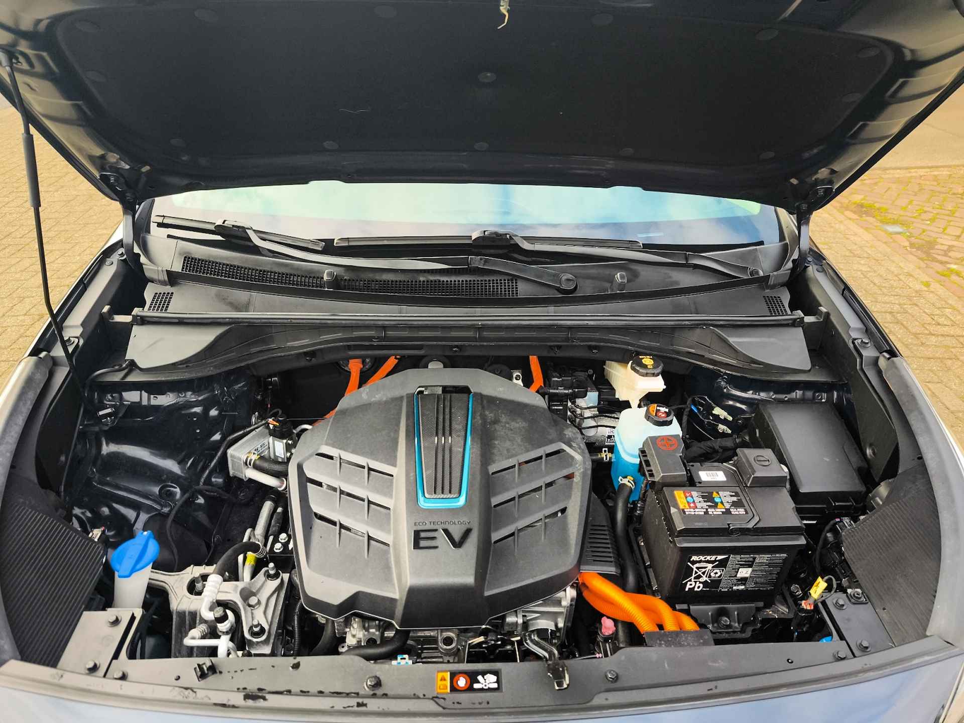 Kia e-Niro DynamicLine 39 kWh (136 PK) (Subsidie Mogelijk) 1e-Eig. Dealer-Onderh. BOVAG-Garantie. NL-Auto. Half-Leer, Navigatie/Apple-CArplay/Android-Auto, Adaptive-Cruisecontrol, Keyless-Entry/Start, Parkeersensoren, Achteruitrijcamera, DAB, Licht-Zicht-Pakket, Lm-Velgen-17Inch, Privacy-Glas - 24/42