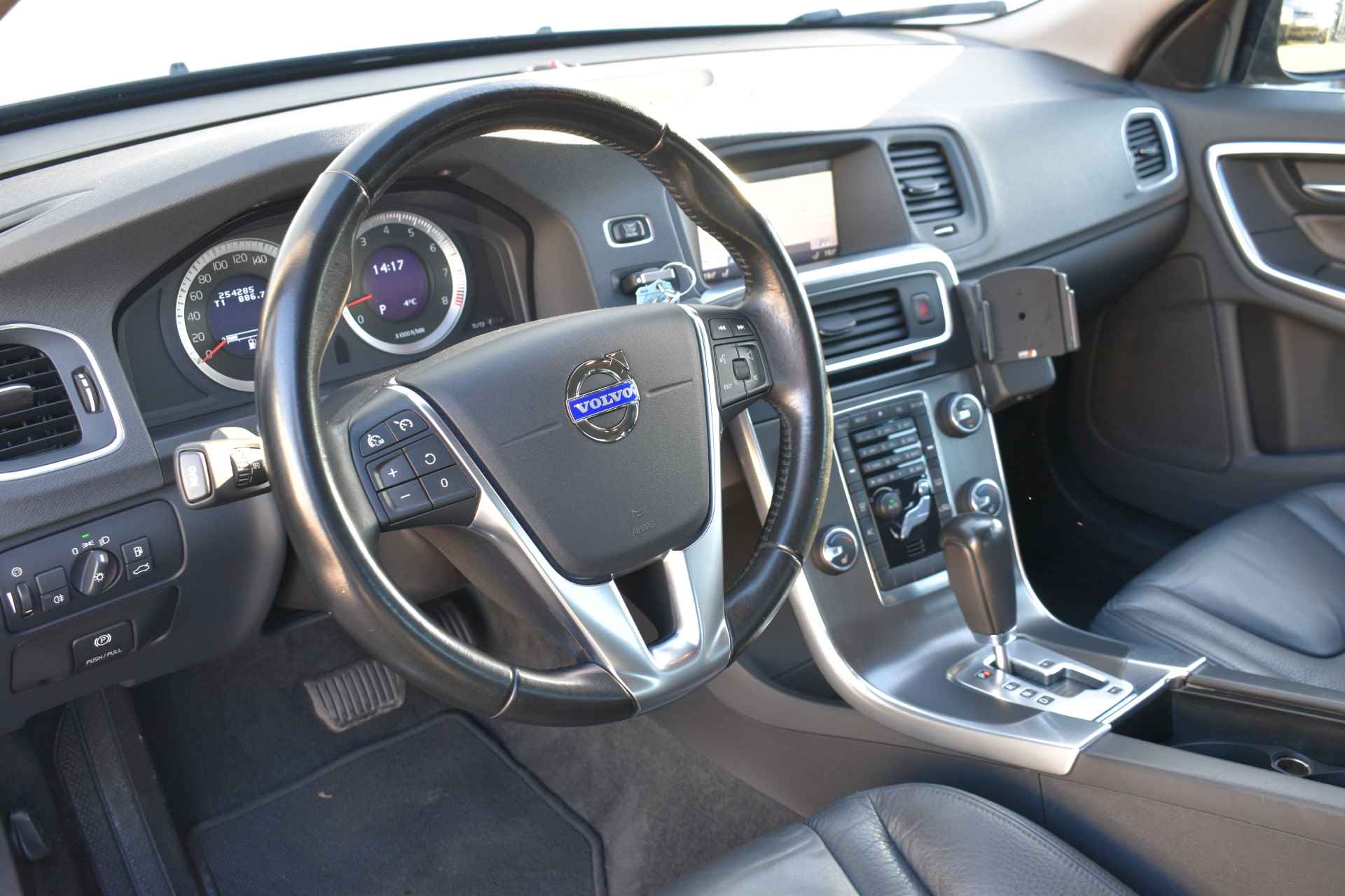 Volvo S60 3.0 T6 AWD 305PK Summum | 6-Cilinder | Memory Seats | Premium Sound | NAVI - 2/41