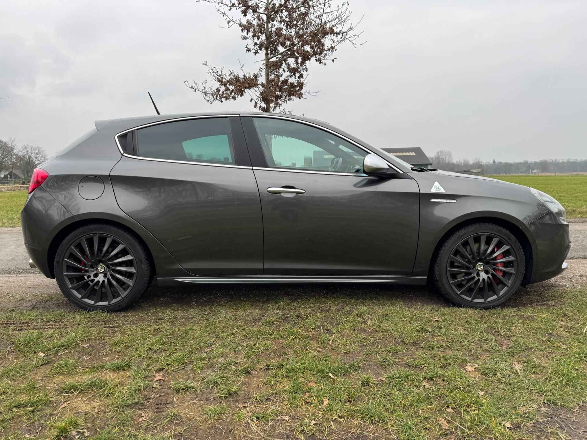 Alfa Romeo Giulietta 1.7 TBi Quadrifoglio Verde 235PK met leder, navigatie en schuifdak - 4/32