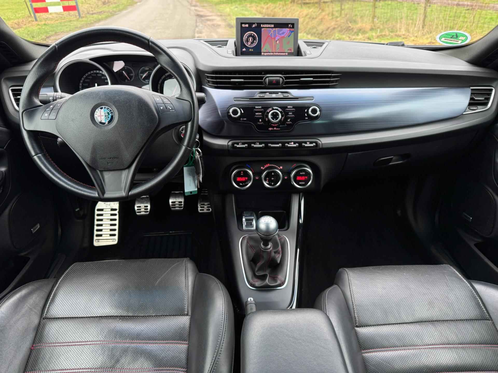 Alfa Romeo Giulietta 1.7 TBi Quadrifoglio Verde 235PK met leder, navigatie en schuifdak - 12/32