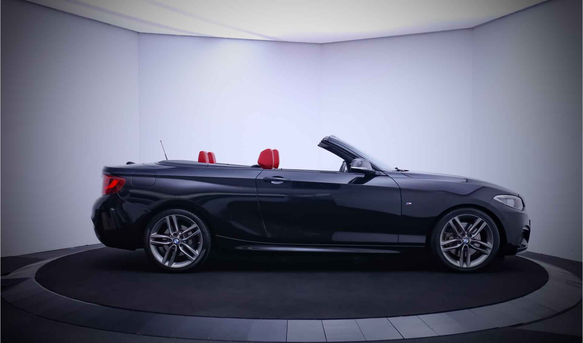 BMW 2 Serie Cabrio 228iA 245Pk M-SPORT HIGH EXECUTIVE HARMAN KARDON/MEMORY/LEDER/NAVI PROF/STUUR+STOELVERW./KEYLESS/XENON/DAB+/LMV 18'' - 5/26