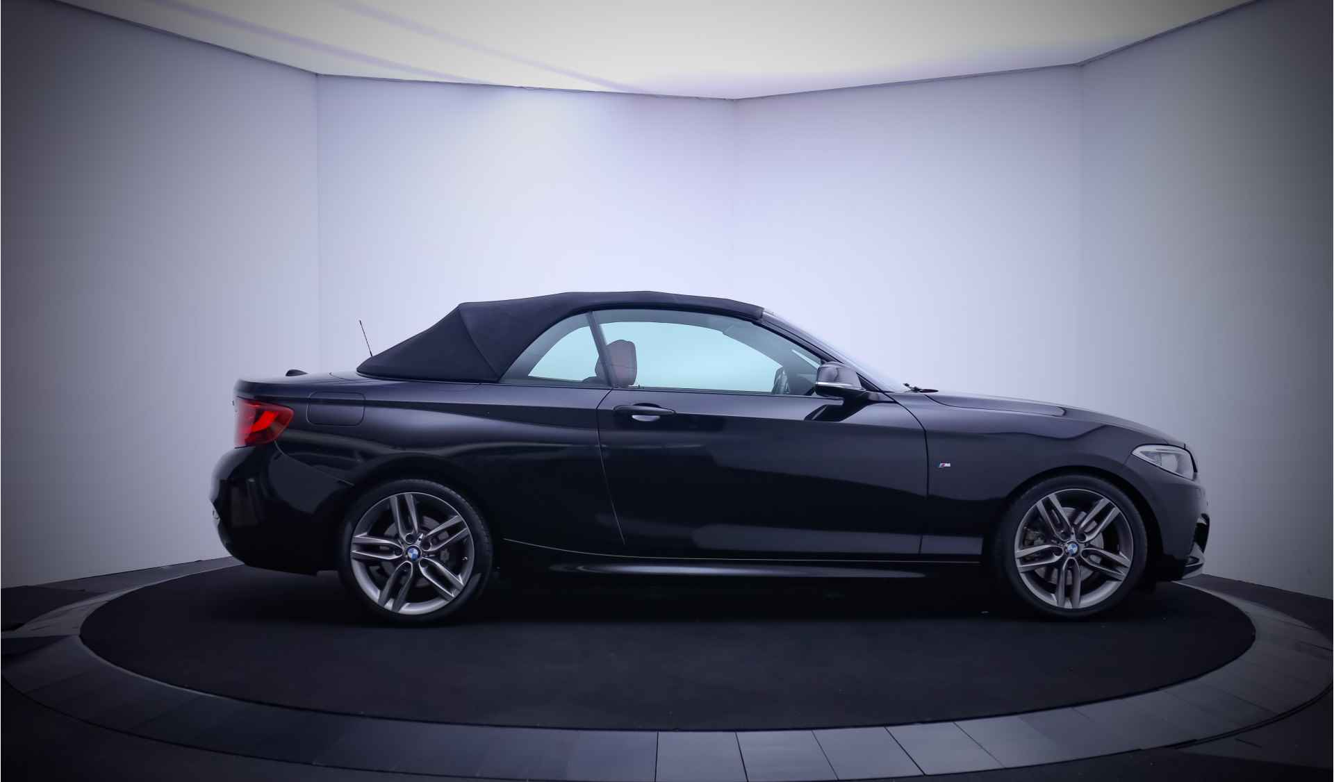 BMW 2 Serie Cabrio 228iA 245Pk M-SPORT HIGH EXECUTIVE HARMAN KARDON/MEMORY/LEDER/NAVI PROF/STUUR+STOELVERW./KEYLESS/XENON/DAB+/LMV 18'' - 6/26