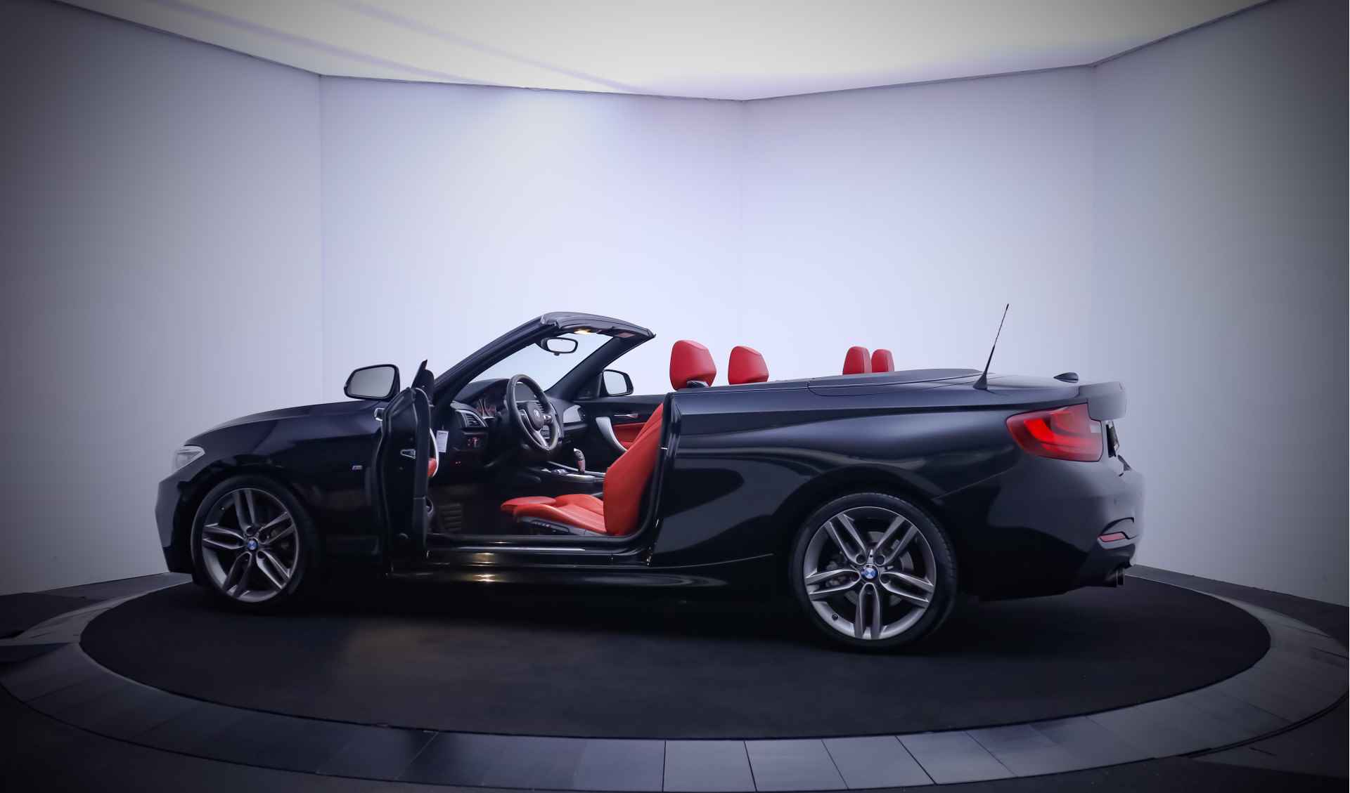 BMW 2 Serie Cabrio 228iA 245Pk M-SPORT HIGH EXECUTIVE HARMAN KARDON/MEMORY/LEDER/NAVI PROF/STUUR+STOELVERW./KEYLESS/XENON/DAB+/LMV 18'' - 10/26