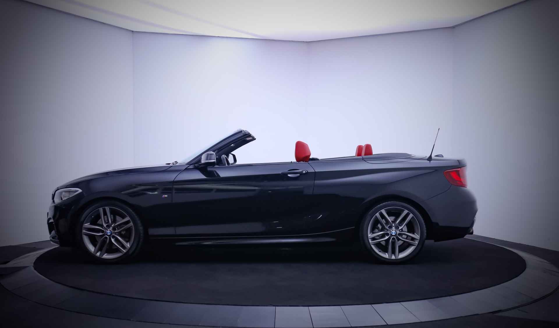 BMW 2 Serie Cabrio 228iA 245Pk M-SPORT HIGH EXECUTIVE HARMAN KARDON/MEMORY/LEDER/NAVI PROF/STUUR+STOELVERW./KEYLESS/XENON/DAB+/LMV 18'' - 11/26