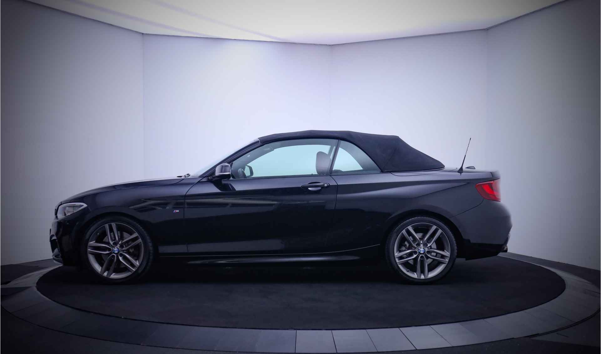 BMW 2 Serie Cabrio 228iA 245Pk M-SPORT HIGH EXECUTIVE HARMAN KARDON/MEMORY/LEDER/NAVI PROF/STUUR+STOELVERW./KEYLESS/XENON/DAB+/LMV 18'' - 12/26