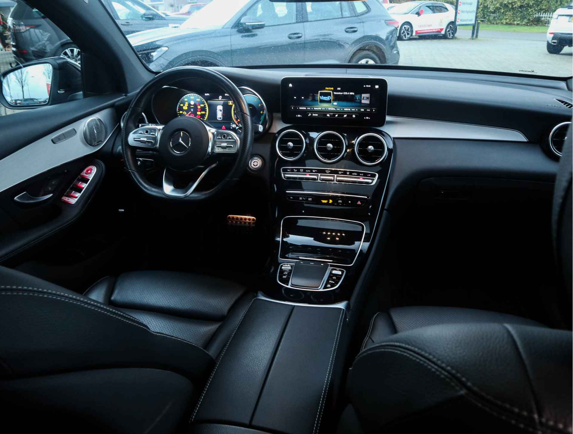 Mercedes-Benz GLC Coupé 300de 4MATIC Premium Plus AMG/Leder/Clima/LED/4X4/Distronic/Burmester-Audio - 2/29