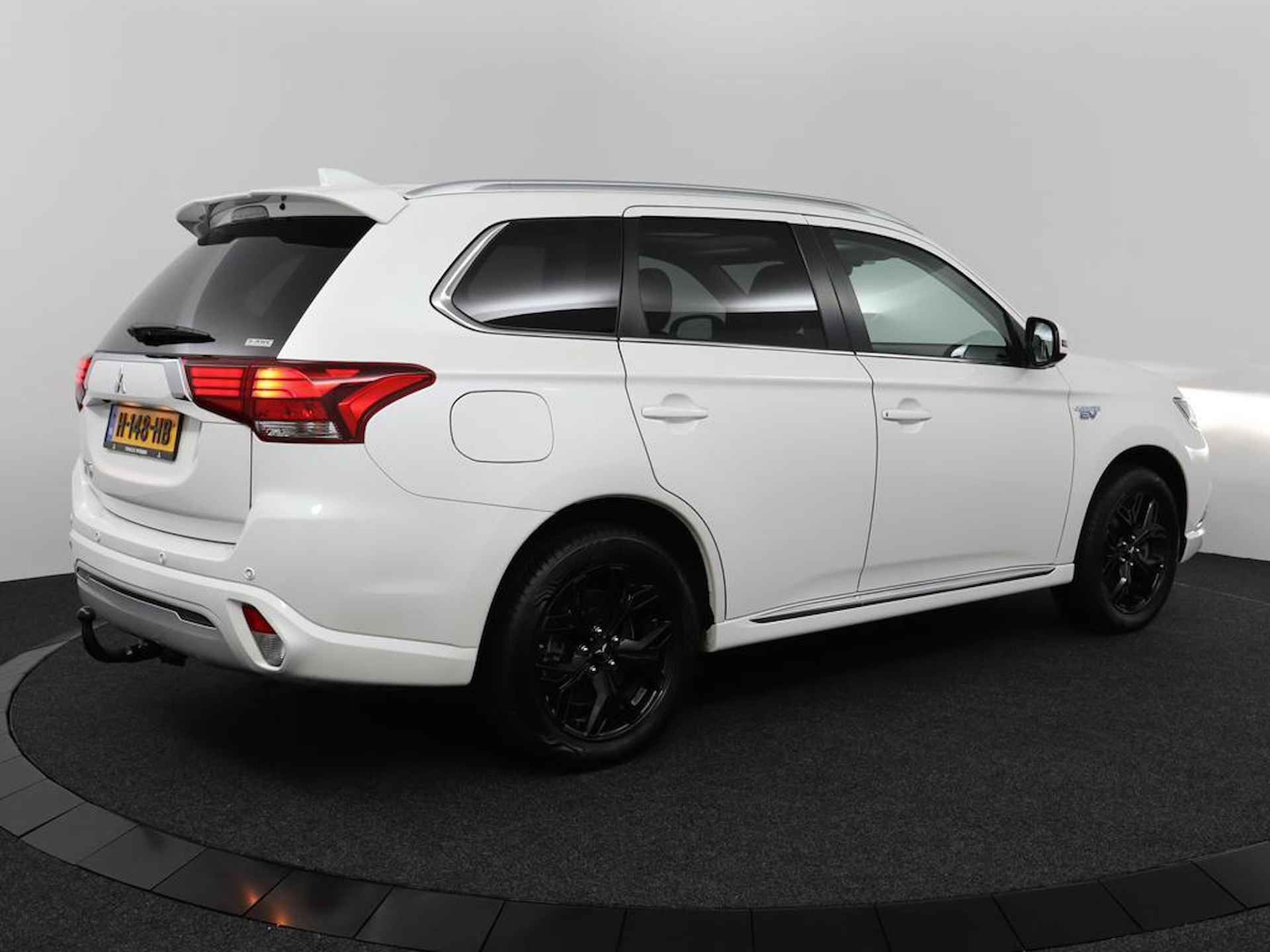 Mitsubishi Outlander 2.4 PHEV Intense+ | Trekhaak | Schuifdak | Camera | Leder / Alcantara | - 5/56