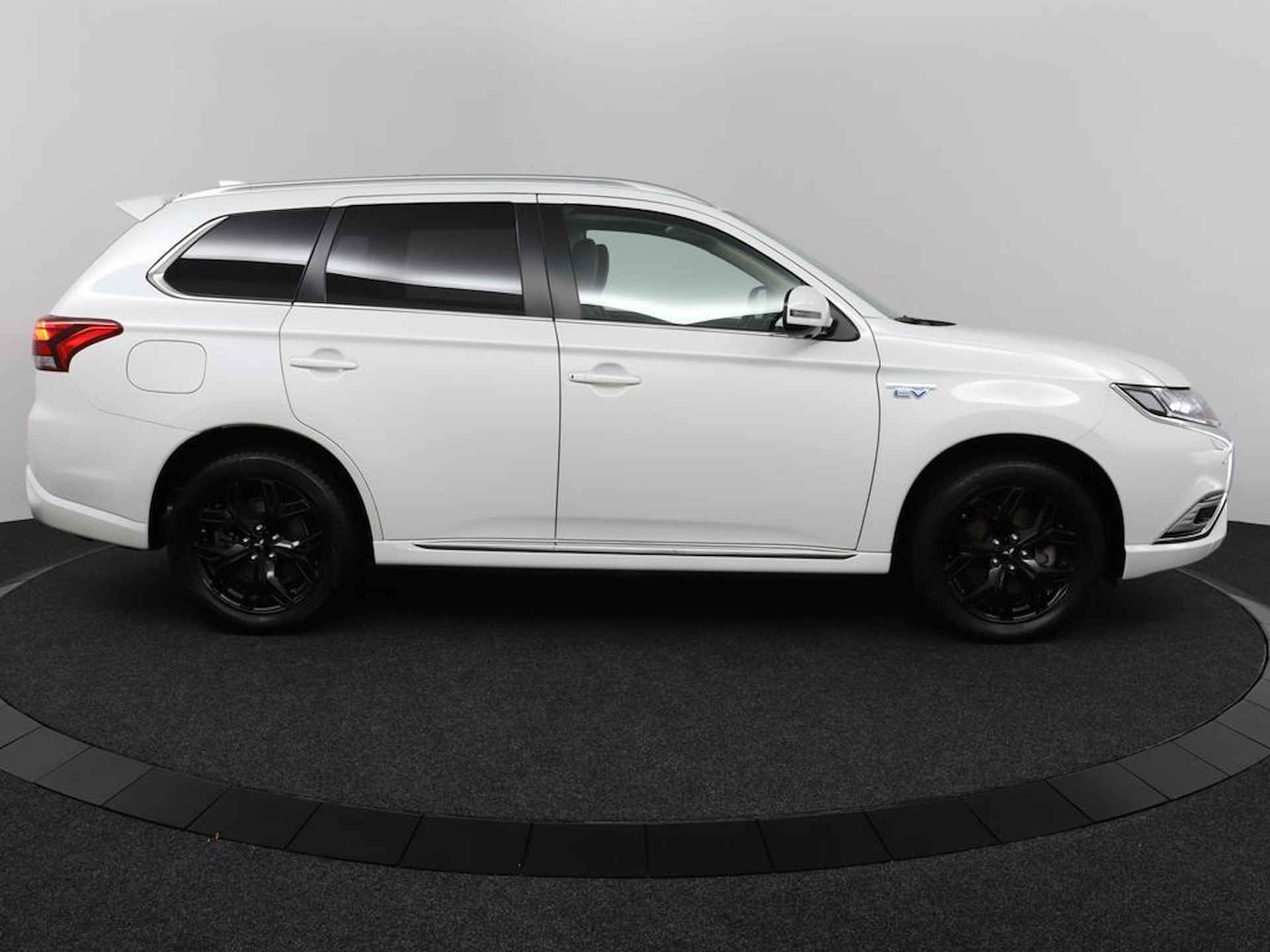 Mitsubishi Outlander 2.4 PHEV Intense+ | Trekhaak | Schuifdak | Camera | Leder / Alcantara | - 6/56