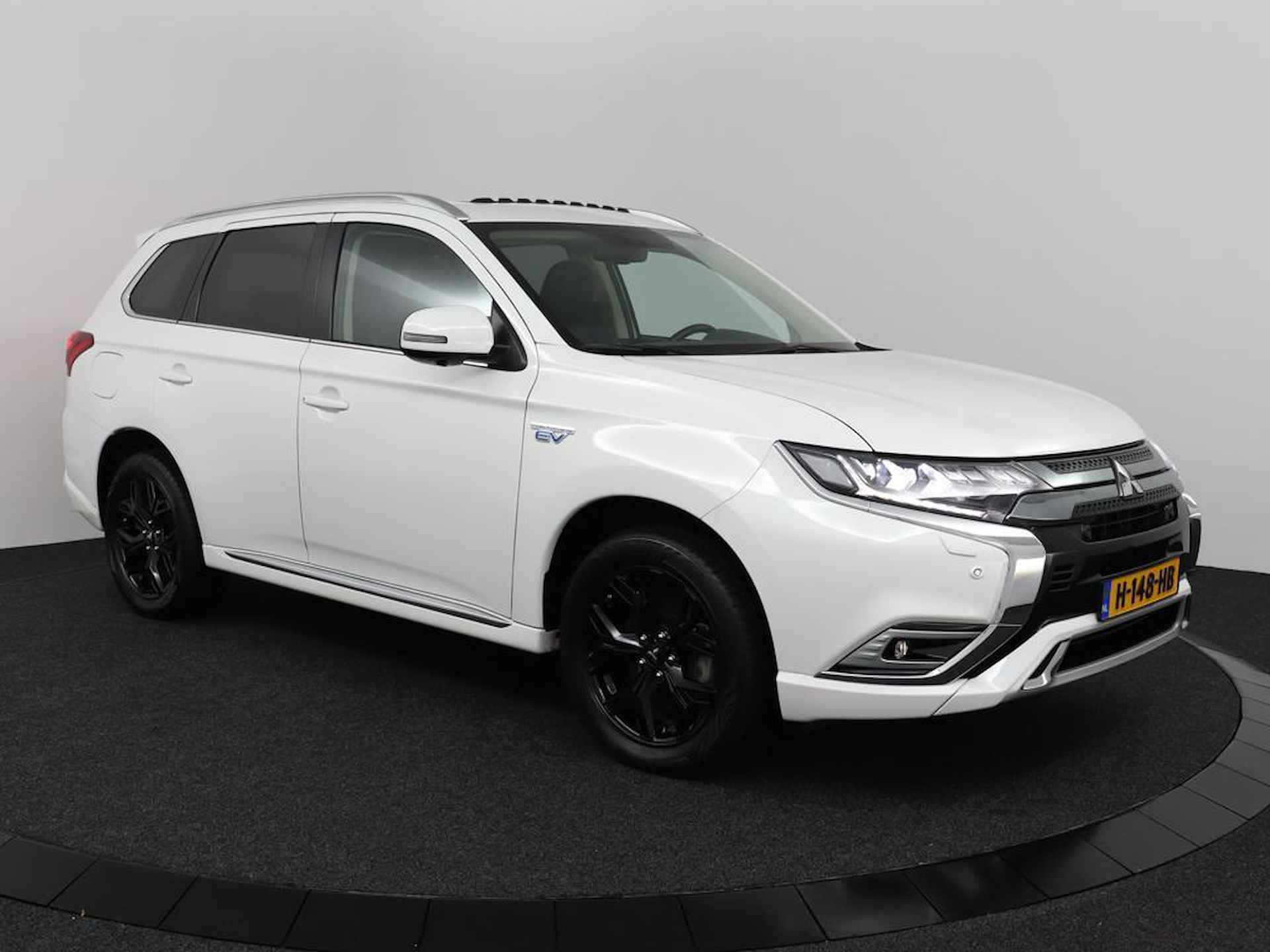 Mitsubishi Outlander 2.4 PHEV Intense+ | Trekhaak | Schuifdak | Camera | Leder / Alcantara | - 7/56