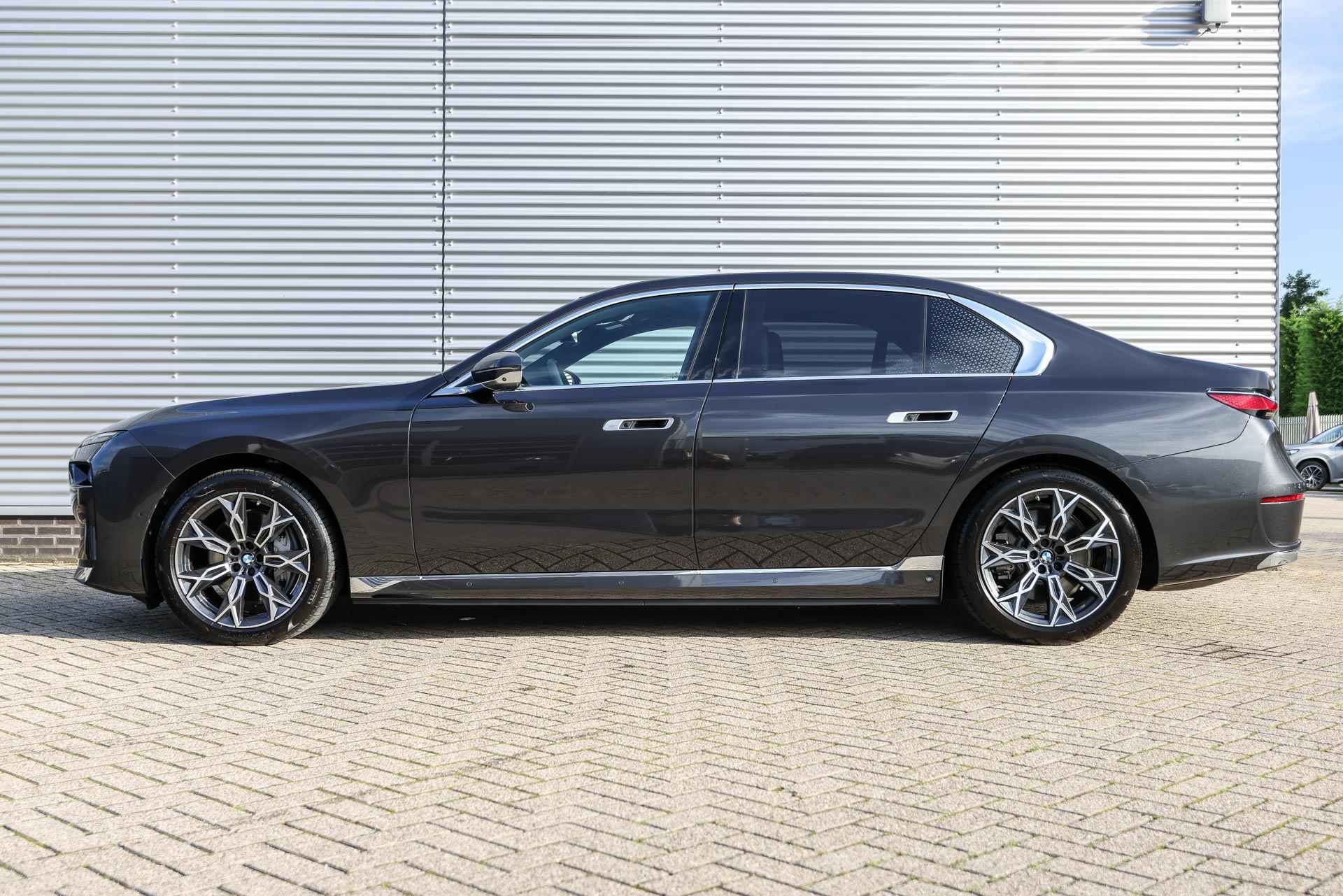 BMW i7 xDrive60 High Executive / Parking Assistant Plus / Active Steering / Multifunctionele Stoelen / Live Cockpit Professional /	Warmte Comfortpakket voor en achter - 8/44