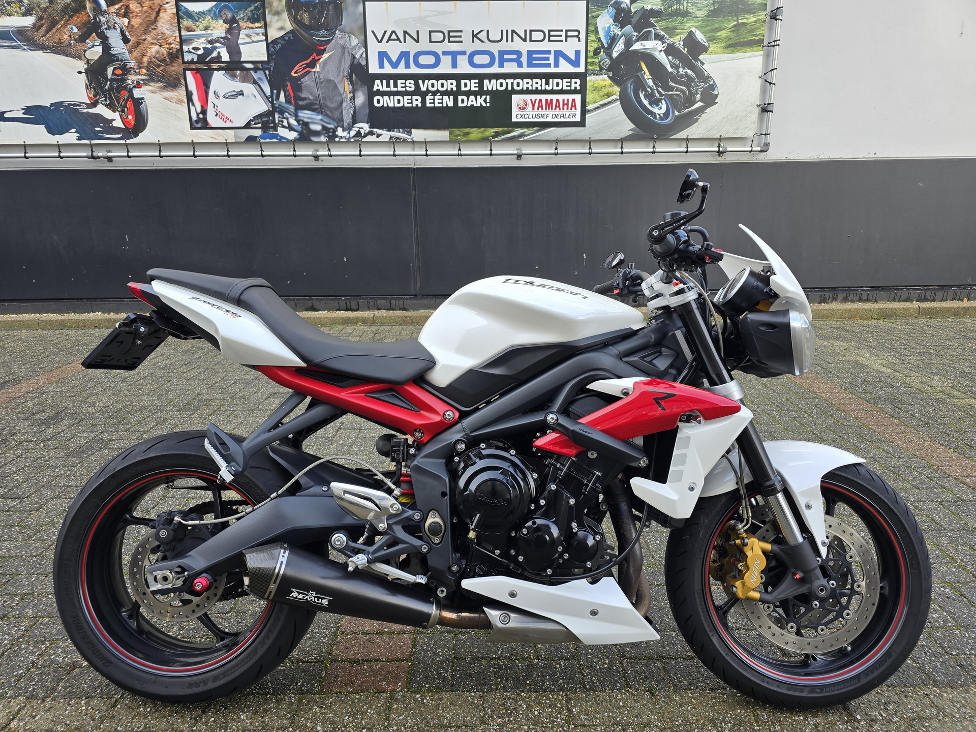 Triumph STREET TRIPLE R