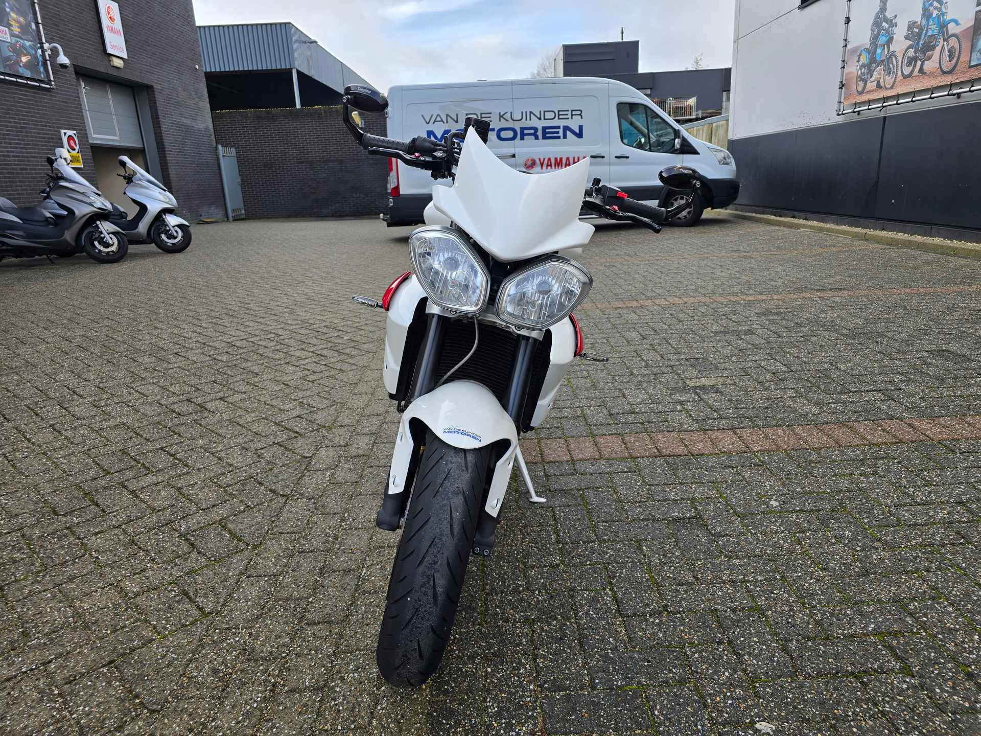 Triumph STREET TRIPLE R - 6/23