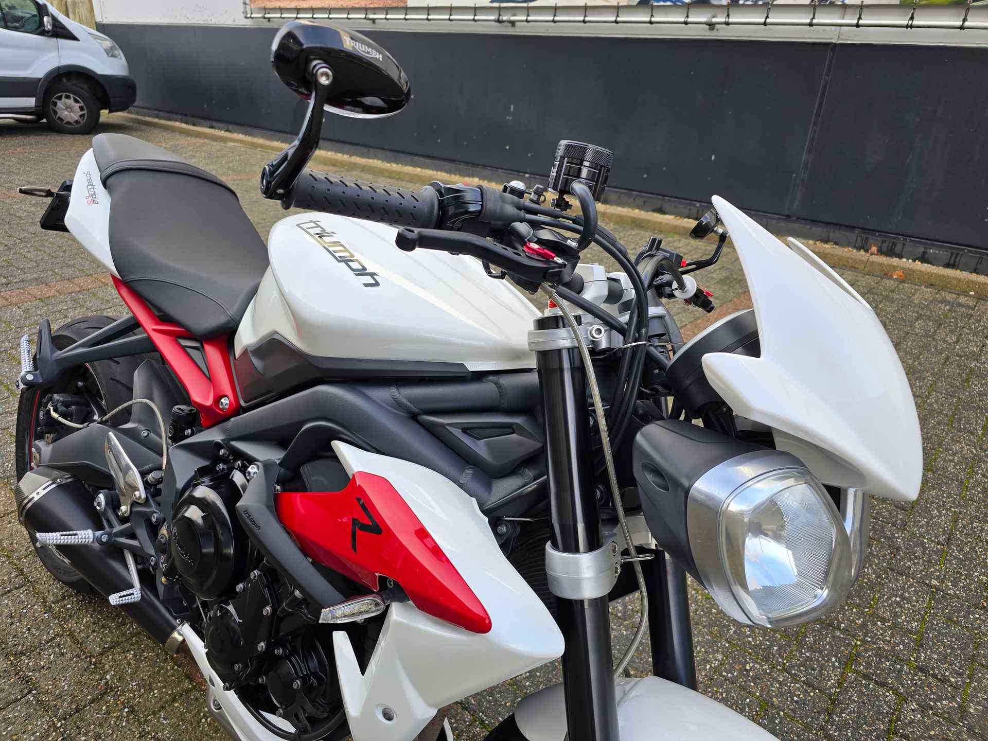 Triumph STREET TRIPLE R - 8/23