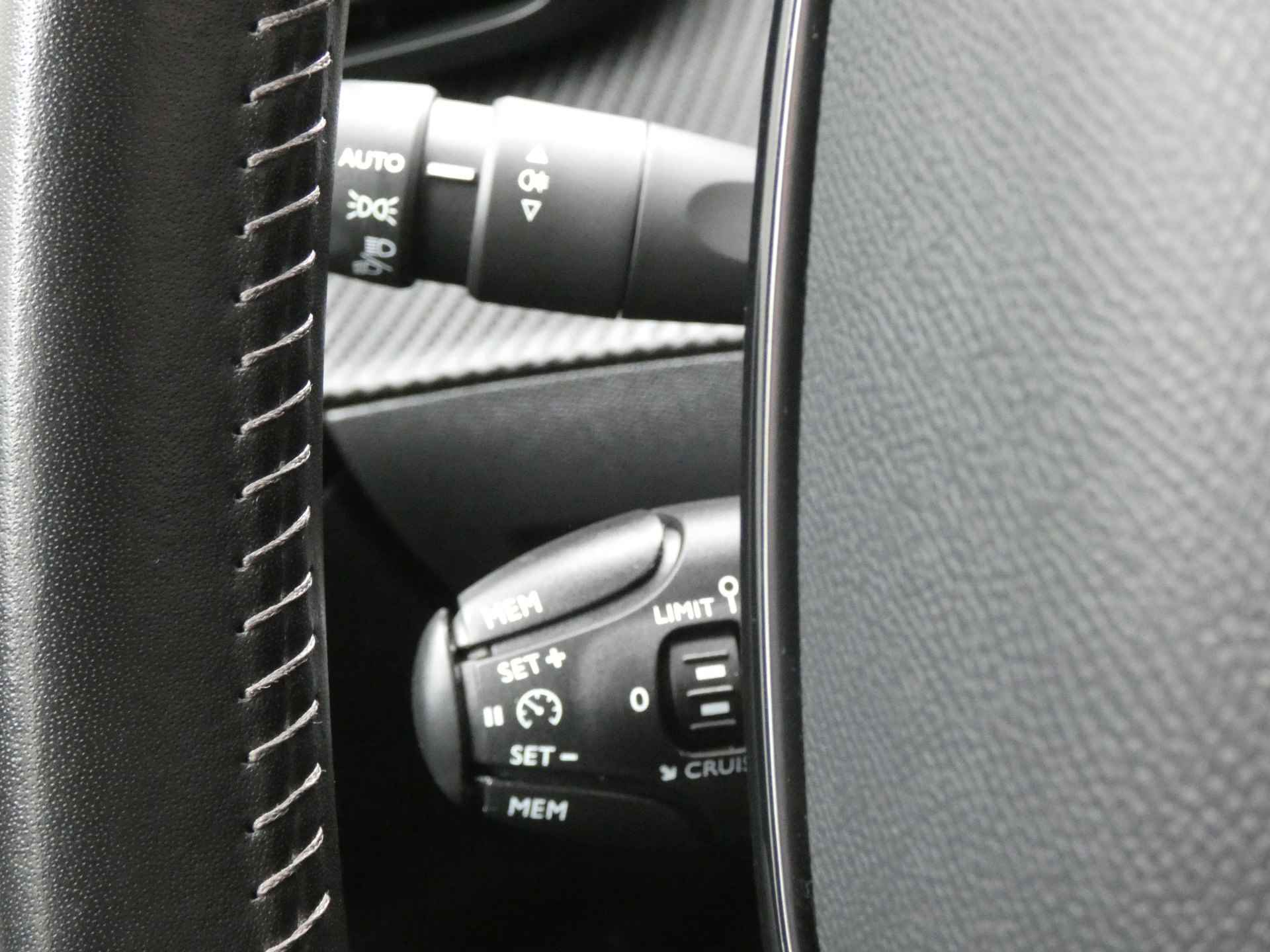 Peugeot 2008 1.2 100PK Active | Navigatie | Cruise Control | Apple Carplay | Camera - 26/36