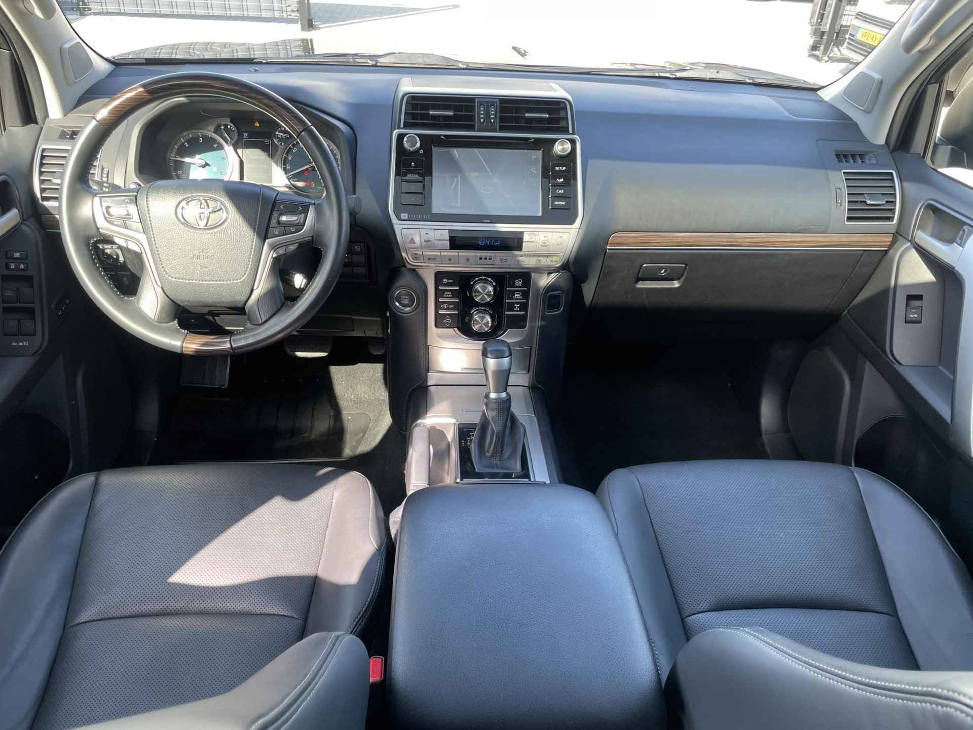 Toyota Land Cruiser 2.8 D-4D Executive Automaat 7 Persoons | Luchtvering | DVD Speler | Elektrisch verstelbare voorstoelen | Lederen bekleding | Stoelverwarming | Stoelventilatie | Navigatie | - 5/89