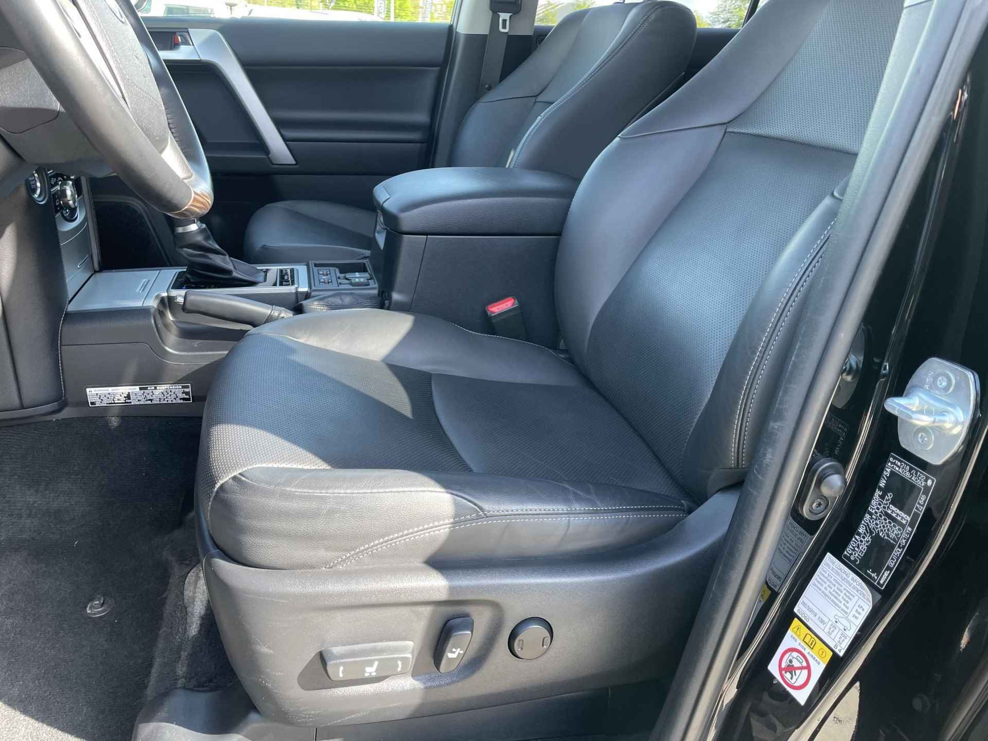 Toyota Land Cruiser 2.8 D-4D Executive Automaat 7 Persoons | Luchtvering | DVD Speler | Elektrisch verstelbare voorstoelen | Lederen bekleding | Stoelverwarming | Stoelventilatie | Navigatie | - 9/89