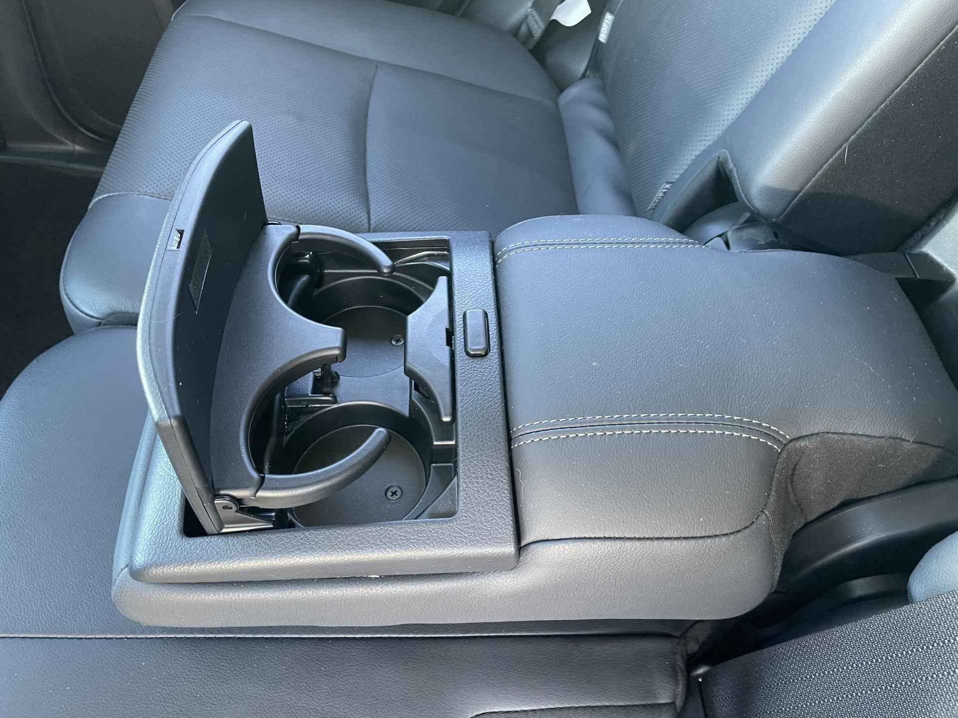 Toyota Land Cruiser 2.8 D-4D Executive Automaat 7 Persoons | Luchtvering | DVD Speler | Elektrisch verstelbare voorstoelen | Lederen bekleding | Stoelverwarming | Stoelventilatie | Navigatie | - 16/89