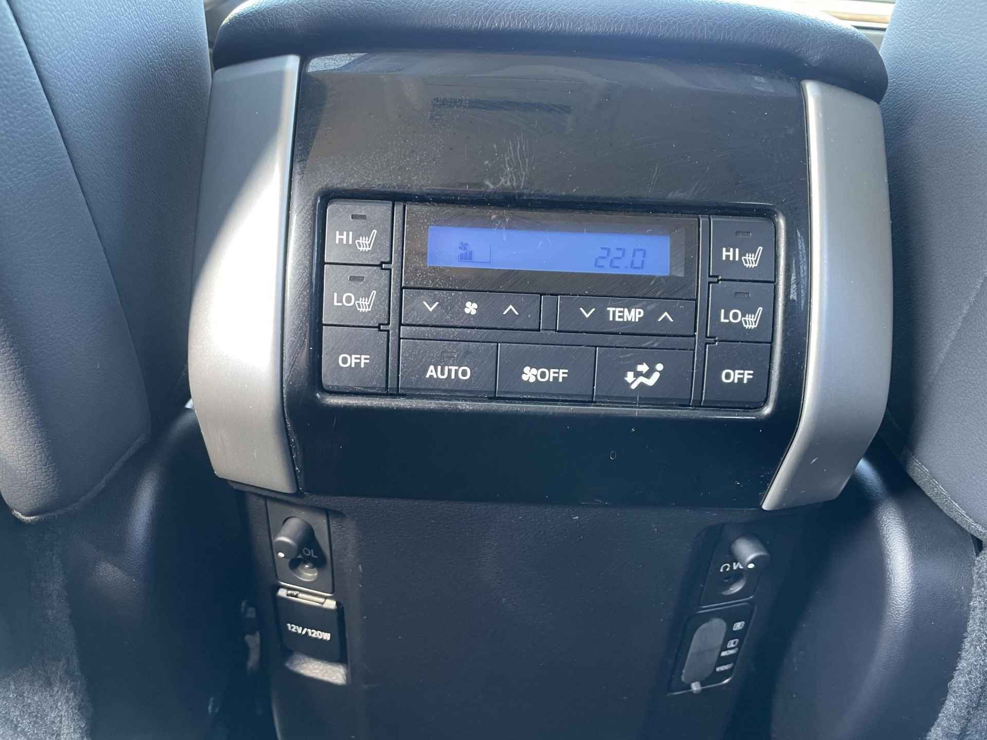 Toyota Land Cruiser 2.8 D-4D Executive Automaat 7 Persoons | Luchtvering | DVD Speler | Elektrisch verstelbare voorstoelen | Lederen bekleding | Stoelverwarming | Stoelventilatie | Navigatie | - 19/89