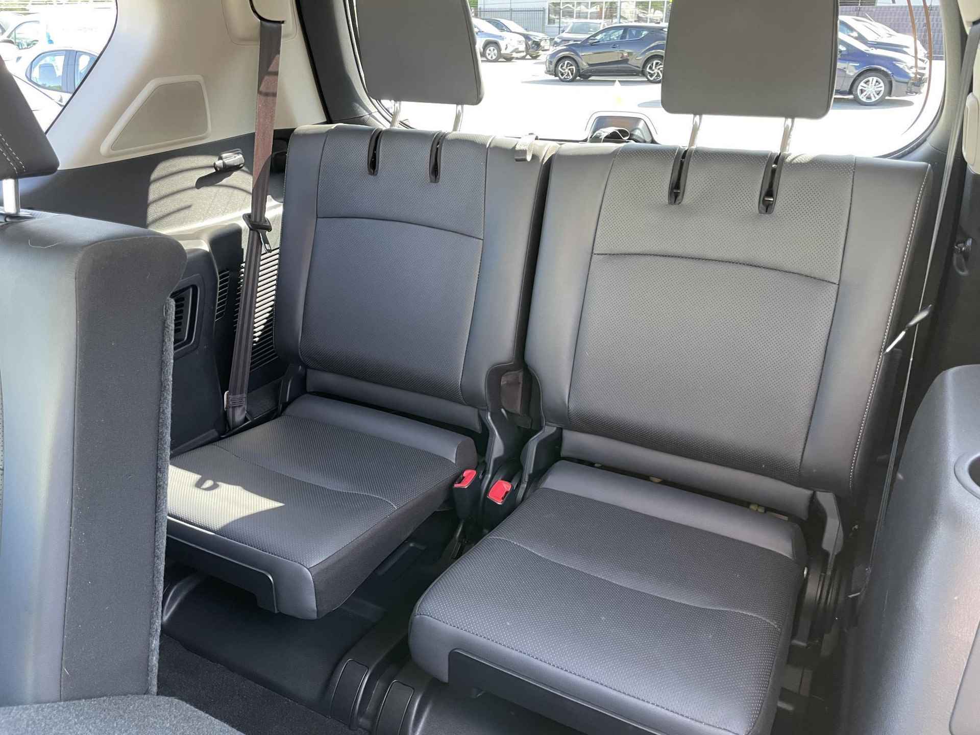 Toyota Land Cruiser 2.8 D-4D Executive Automaat 7 Persoons | Luchtvering | DVD Speler | Elektrisch verstelbare voorstoelen | Lederen bekleding | Stoelverwarming | Stoelventilatie | Navigatie | - 21/89