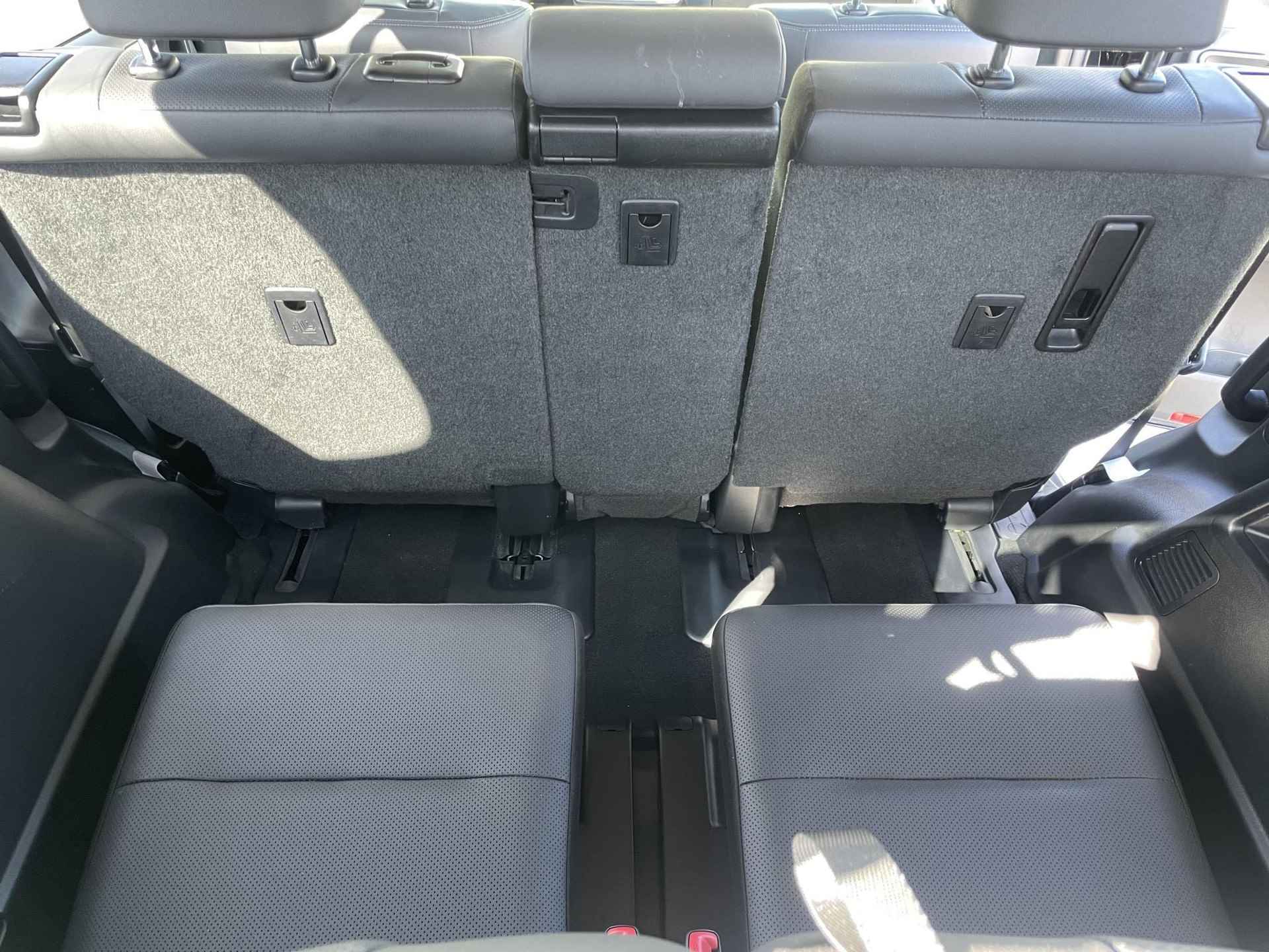 Toyota Land Cruiser 2.8 D-4D Executive Automaat 7 Persoons | Luchtvering | DVD Speler | Elektrisch verstelbare voorstoelen | Lederen bekleding | Stoelverwarming | Stoelventilatie | Navigatie | - 23/89