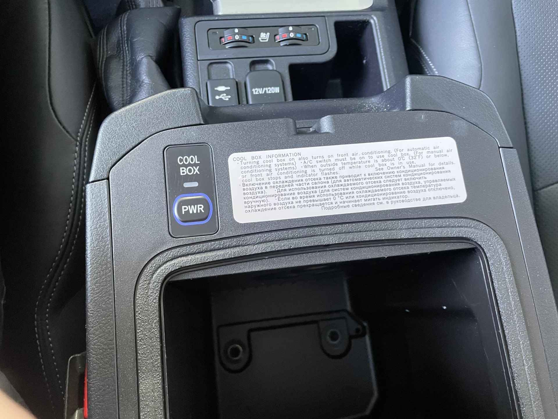 Toyota Land Cruiser 2.8 D-4D Executive Automaat 7 Persoons | Luchtvering | DVD Speler | Elektrisch verstelbare voorstoelen | Lederen bekleding | Stoelverwarming | Stoelventilatie | Navigatie | - 44/89
