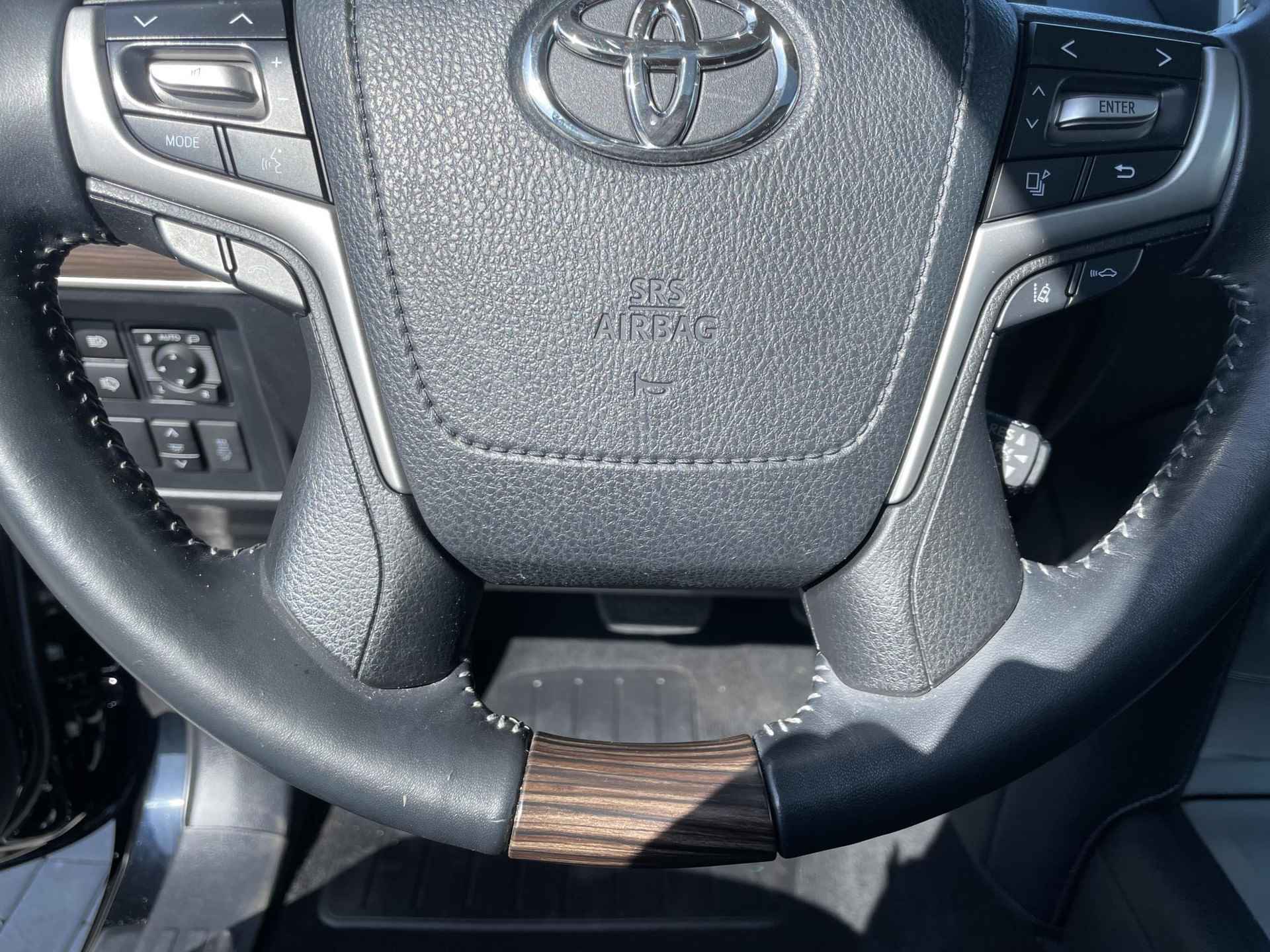 Toyota Land Cruiser 2.8 D-4D Executive Automaat 7 Persoons | Luchtvering | DVD Speler | Elektrisch verstelbare voorstoelen | Lederen bekleding | Stoelverwarming | Stoelventilatie | Navigatie | - 49/89