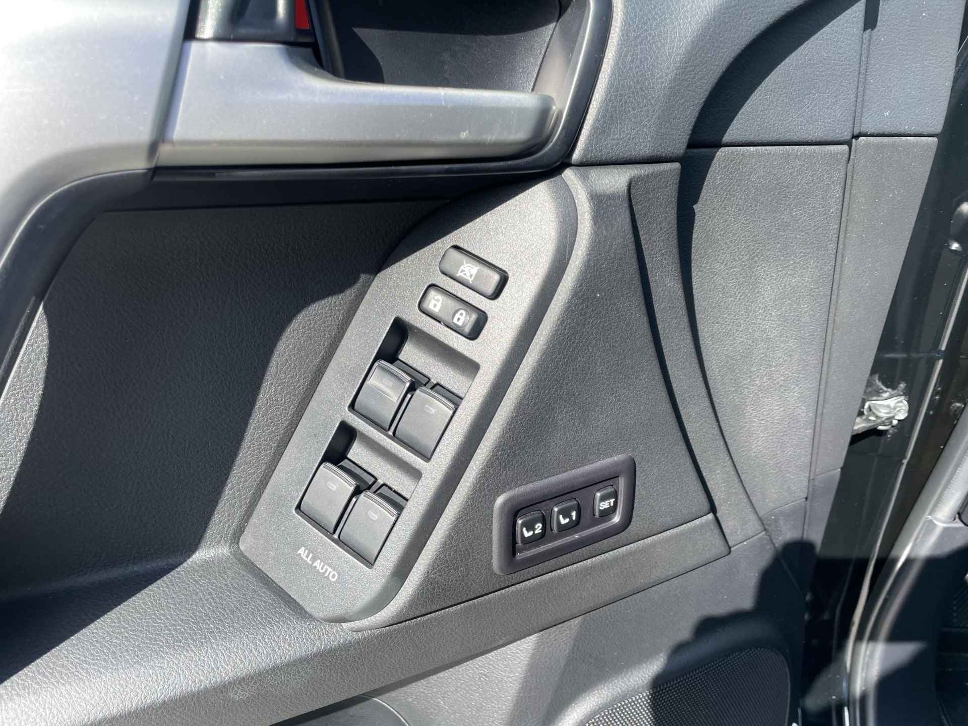 Toyota Land Cruiser 2.8 D-4D Executive Automaat 7 Persoons | Luchtvering | DVD Speler | Elektrisch verstelbare voorstoelen | Lederen bekleding | Stoelverwarming | Stoelventilatie | Navigatie | - 74/89