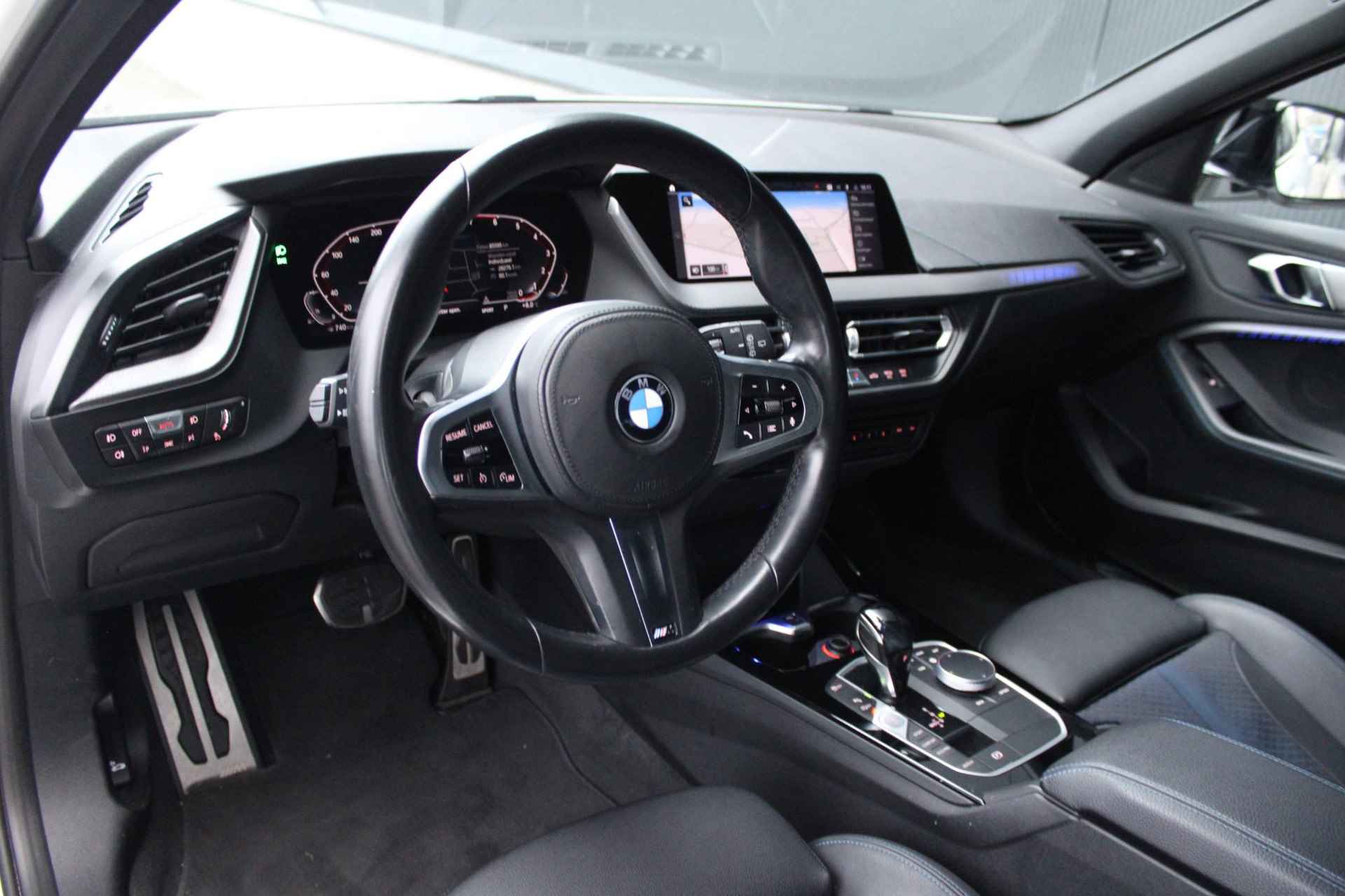 BMW 1-serie 118i Executive Edition | M-Sport Pakket| M-Performance | Shadow Line | Ambiente Verl. | Live Cockpit | - 8/30