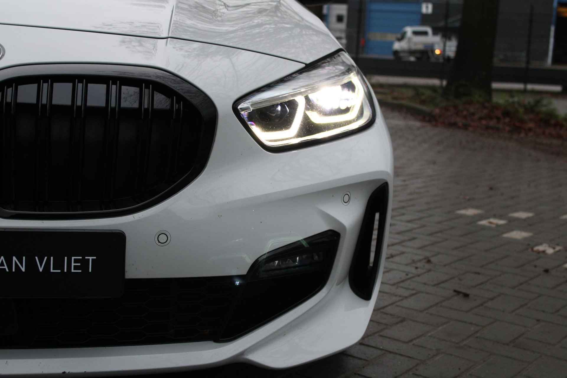 BMW 1-serie 118i Executive Edition | M-Sport Pakket| M-Performance | Shadow Line | Ambiente Verl. | Live Cockpit | - 18/30