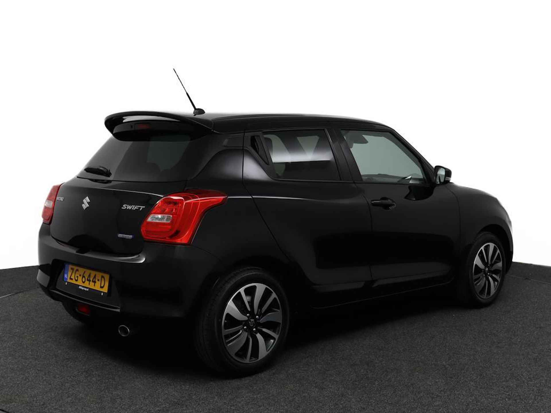 Suzuki Swift 1.2 Stijl Smart Hybrid | Climate control | Cruise control adaptive | Navigatie | Camera | Parkeersensoren | Stoelverwarming | Spoiler | - 2/51