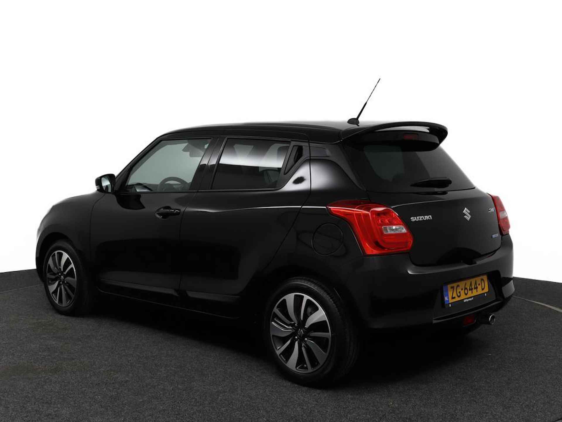 Suzuki Swift 1.2 Stijl Smart Hybrid | Climate control | Cruise control adaptive | Navigatie | Camera | Parkeersensoren | Stoelverwarming | Spoiler | - 12/51