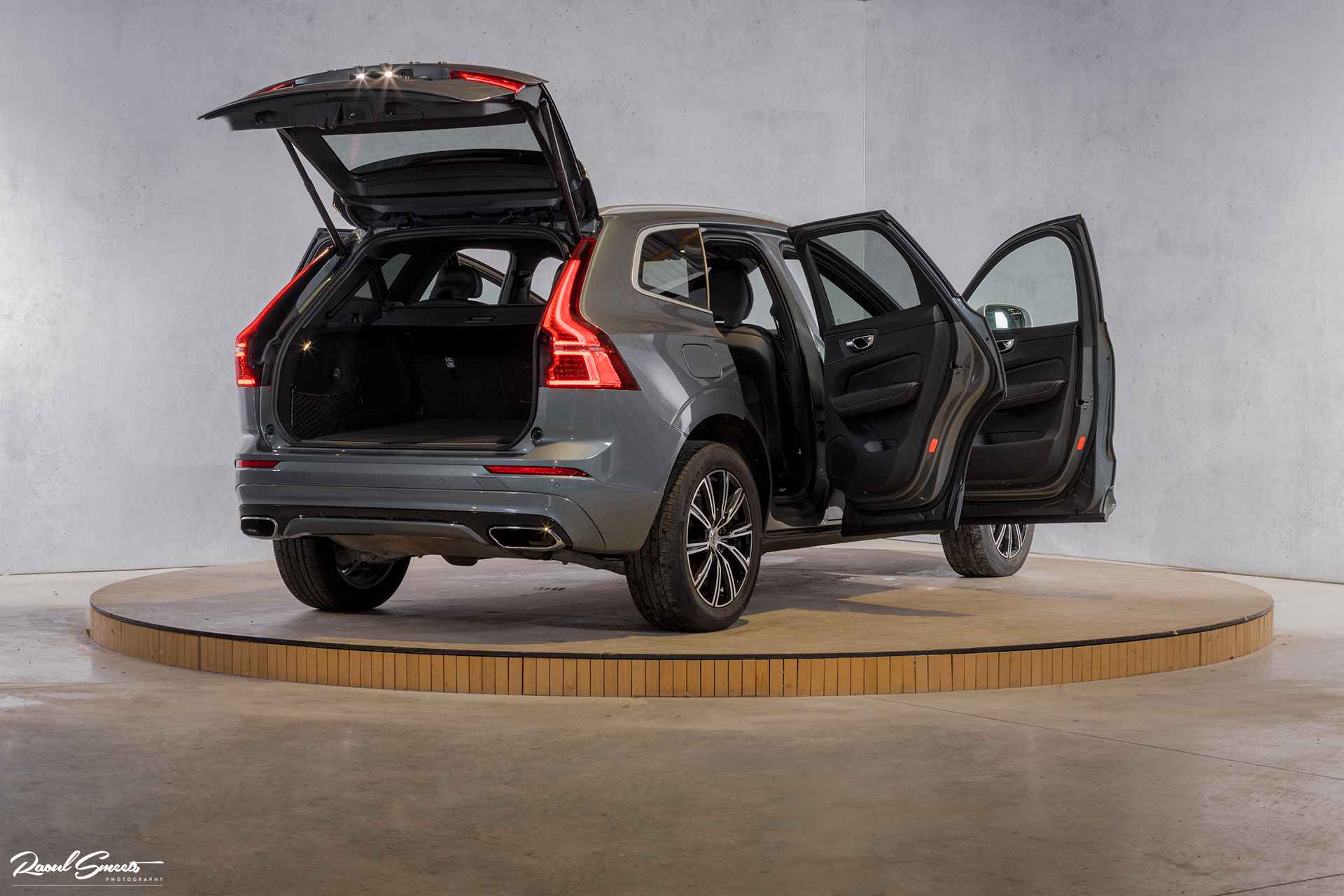 Volvo XC60 2.0 T5 AWD R-Design | Zwenkbare trekhaak | Apple Carplay | - 9/54