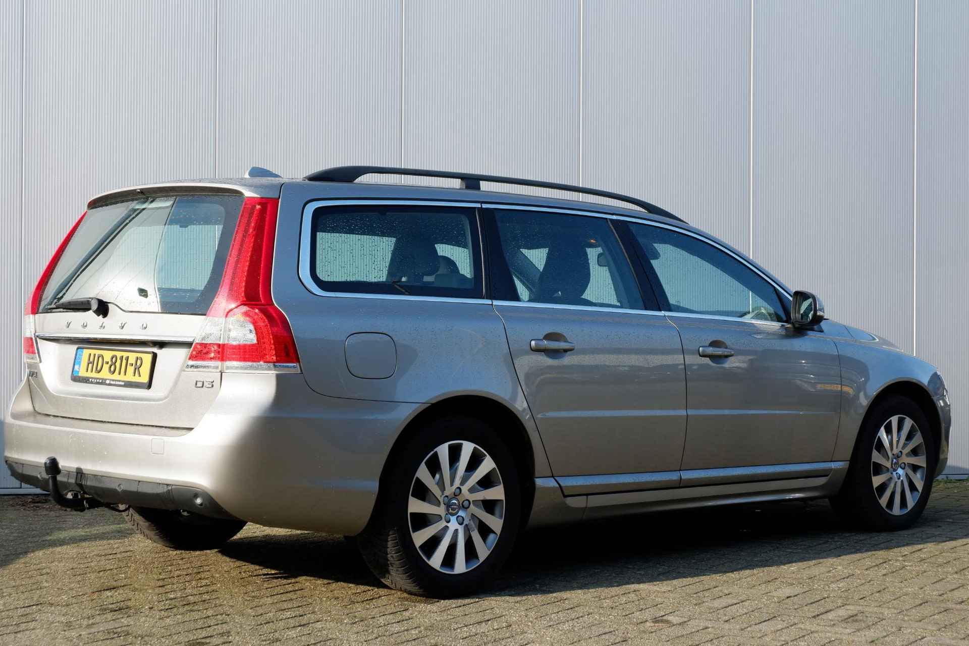 Volvo V70 D3 Automaat Classic Edition, Lederen bekleding, Bi-xenon met adaptieve verlichting, Verwarmbare voorruit, Verwarmbare voorstoelen, Noodreservewiel, Elektrisch bedienbare achterklep, Standkachel met timer, Volvo On Call - 2/26