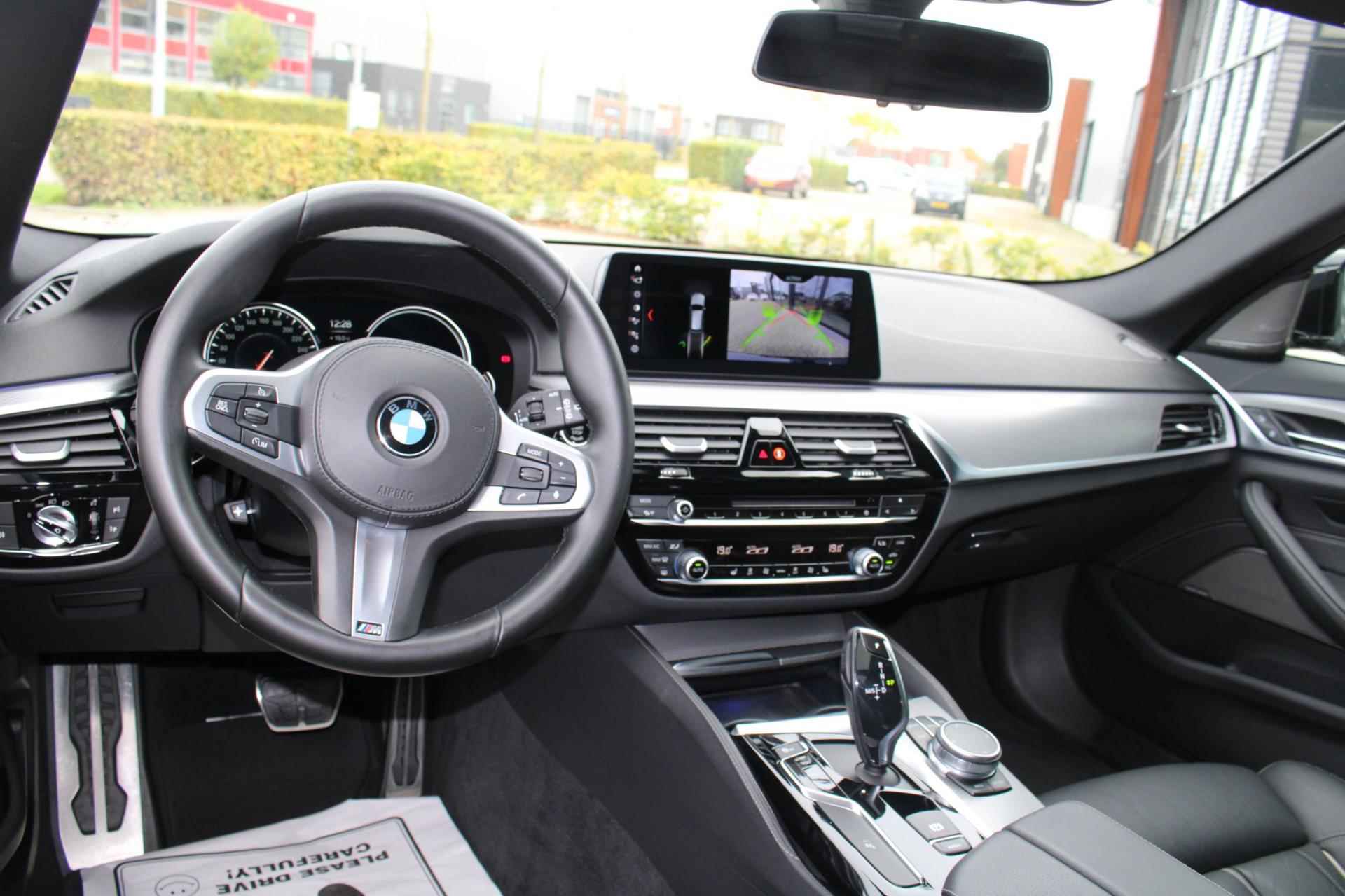 BMW 5-serie Touring 530i xDrive High Executive M-Pakket/Pano/Trekhaak/ 12 maanden bovag Rijklaar - 8/15