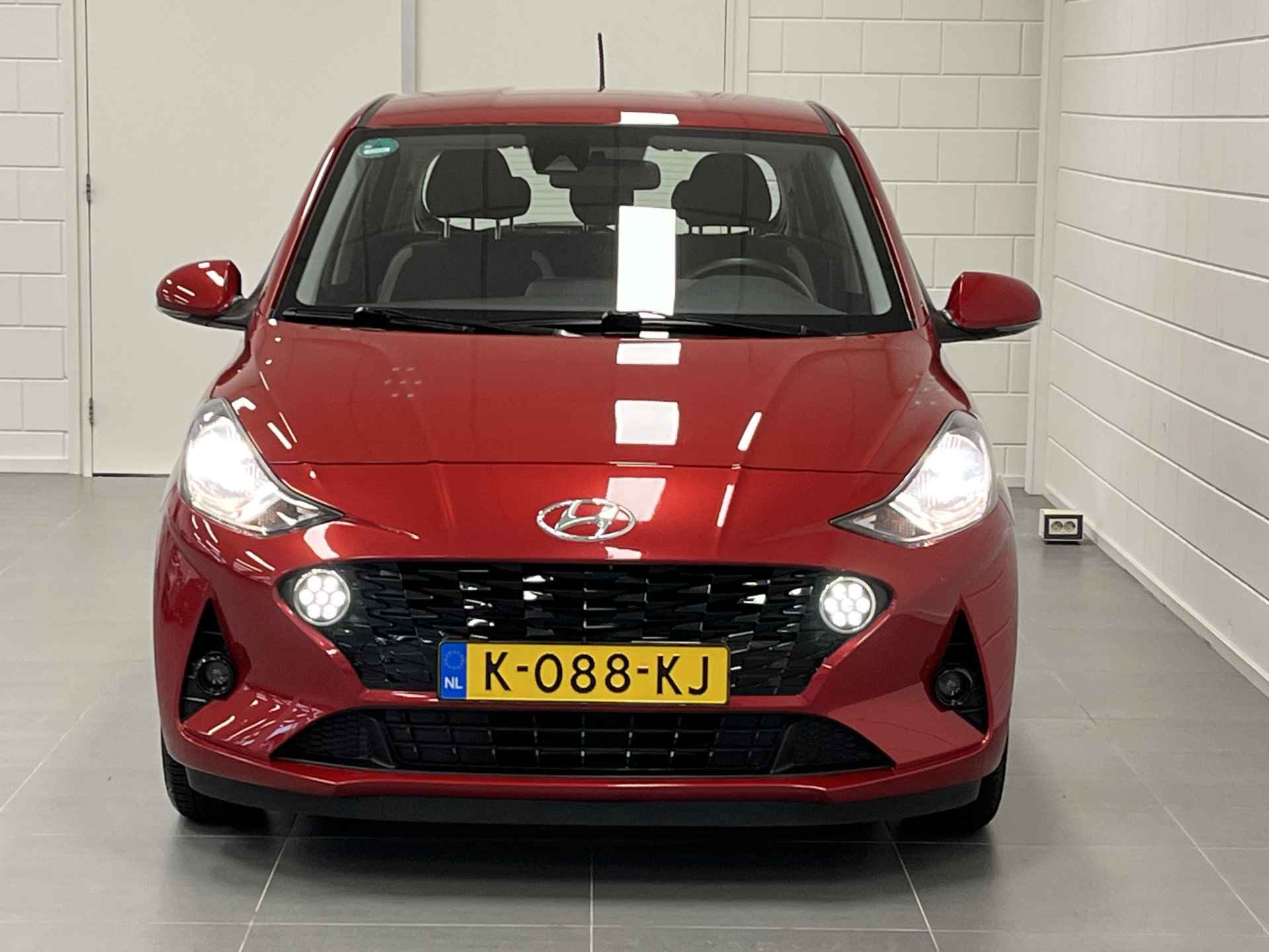 Hyundai i10 1.0 Comfort Smart 5-zits AUTOMAAT | NAVIGATIE | PARKEERCAMERA | KEURIGE AUTO! - 37/40