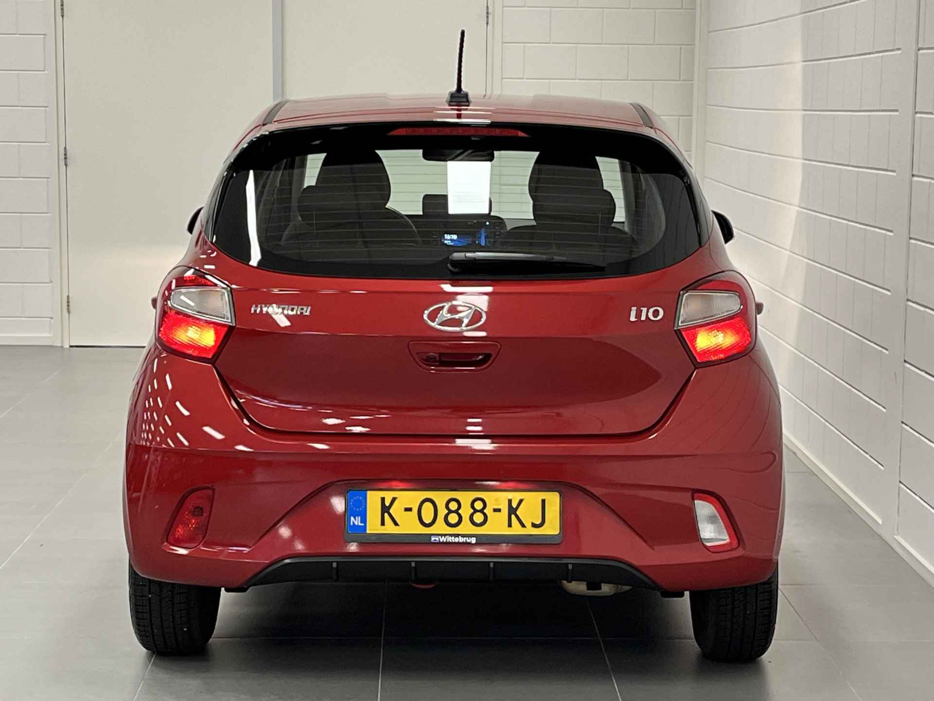 Hyundai i10 1.0 Comfort Smart 5-zits AUTOMAAT | NAVIGATIE | PARKEERCAMERA | KEURIGE AUTO! - 38/40