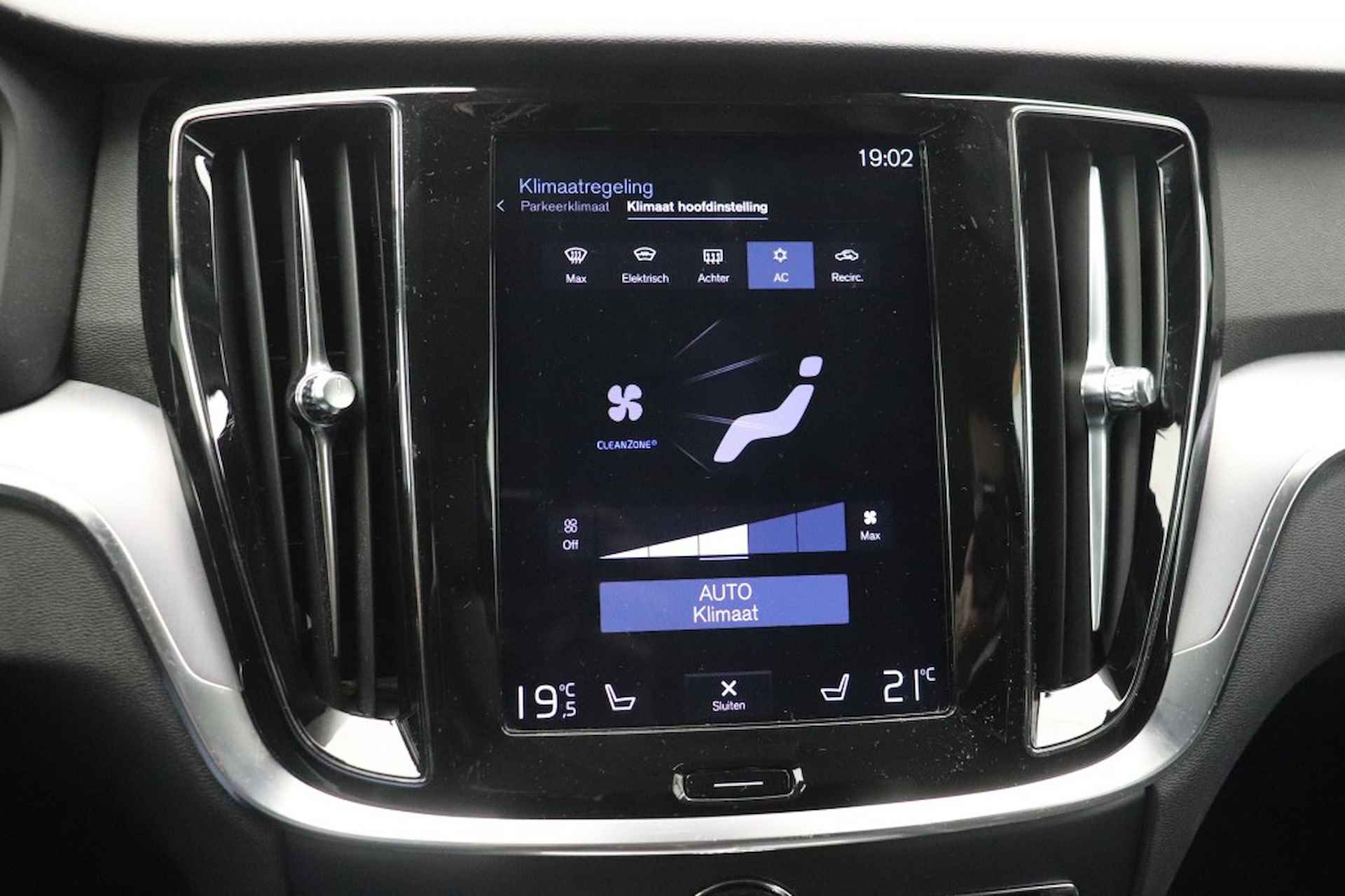 VOLVO V60 2.0 D3 Momentum Automaat - Carplay, Trekhaak - 20/31