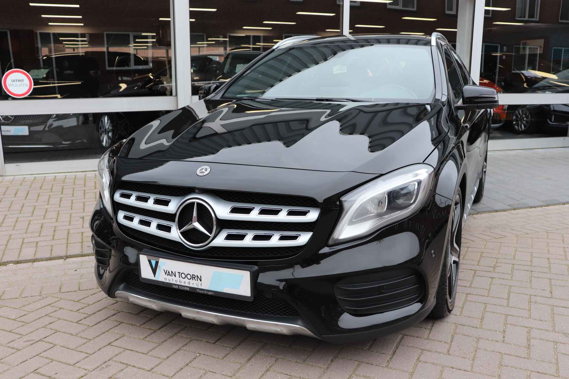 Mercedes-Benz GLA 200 Premium Plus. Panoramadak, AMG, led, navigatie. - 3/41