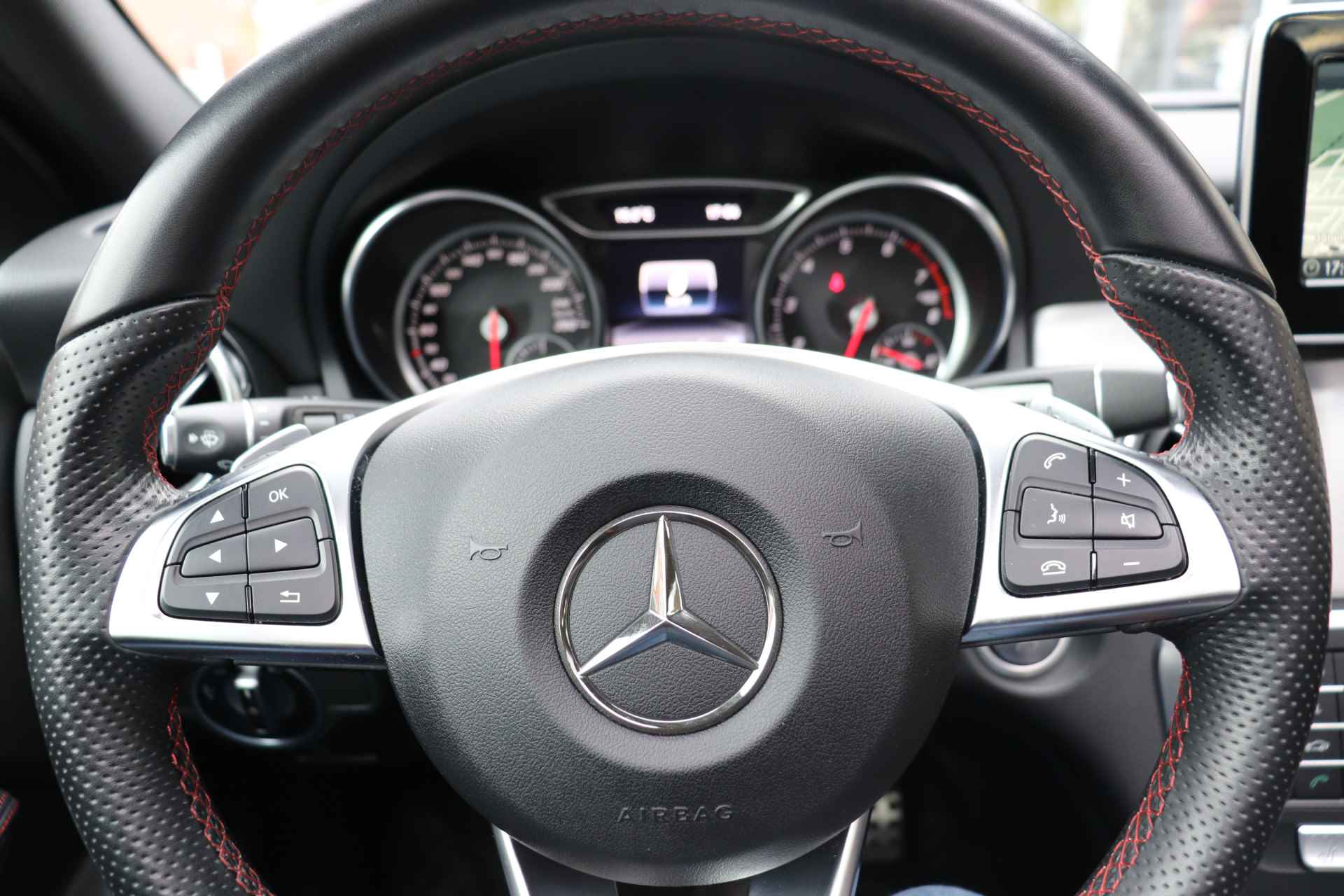 Mercedes-Benz GLA 200 Premium Plus. Panoramadak, AMG, led, navigatie. - 24/41