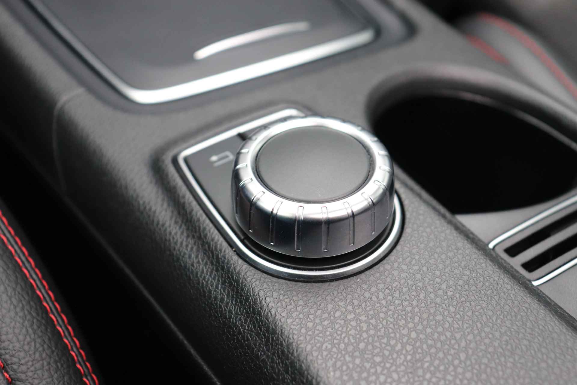 Mercedes-Benz GLA 200 Premium Plus. Panoramadak, AMG, led, navigatie. - 28/41