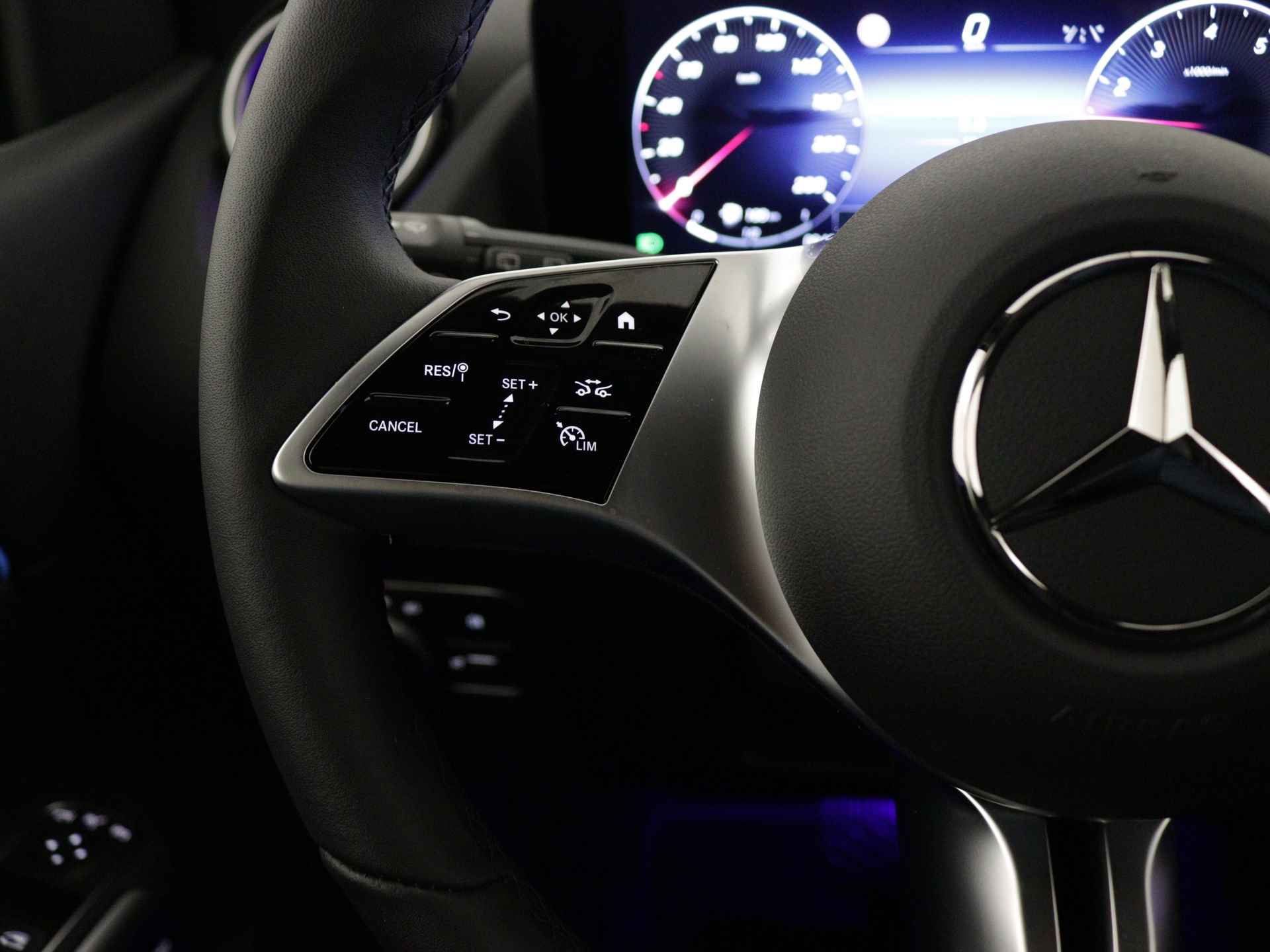 Mercedes-Benz B-Klasse 180 Star Edition | Trekhaak | Dodehoekassistent | USB-pakket plus | Parkeerpakket met achteruitrijcamera | Sfeerverlichting | Keyless-Go comfortpakket | Verwarmde stoelen vooraan | - 19/37
