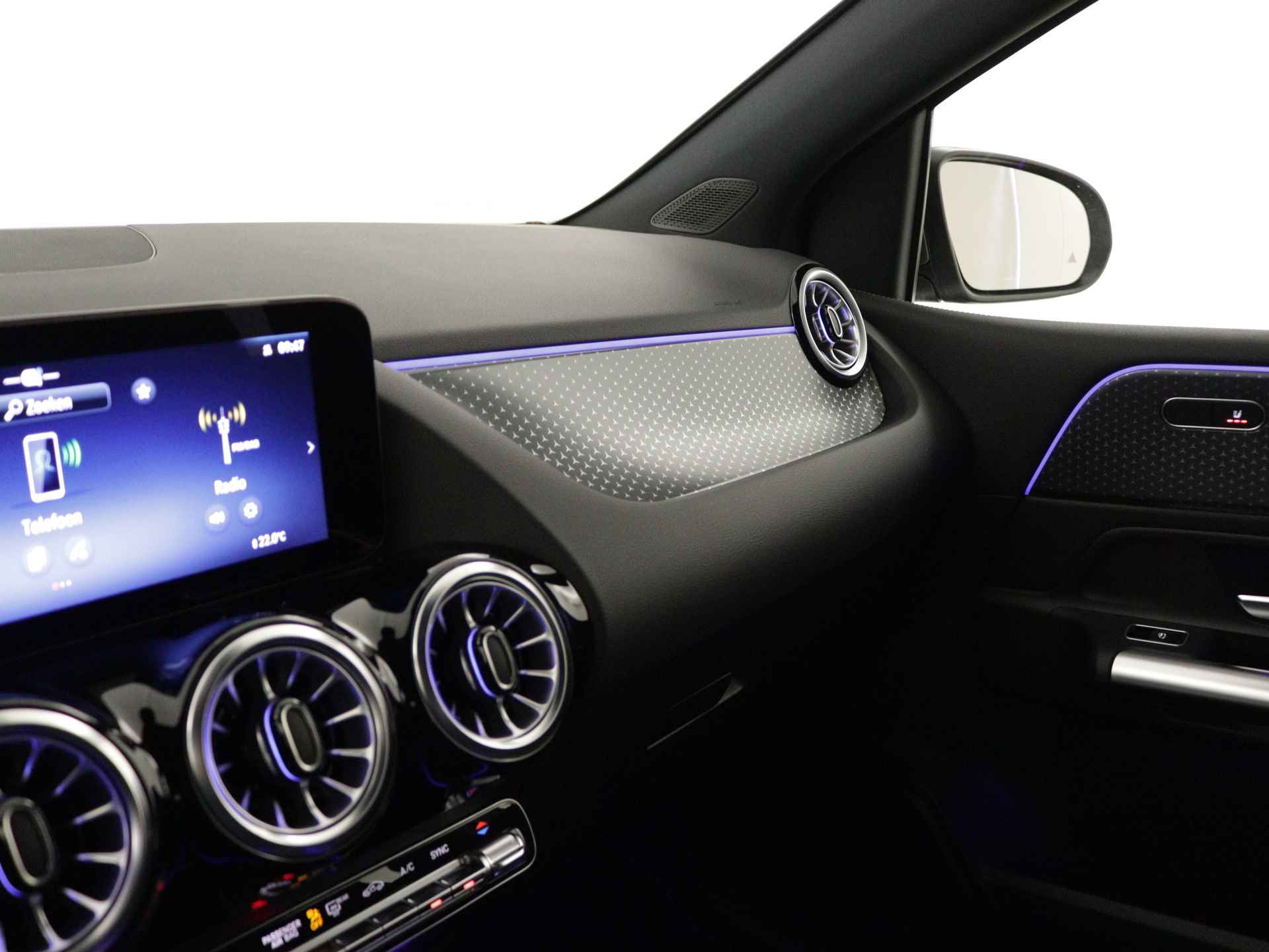 Mercedes-Benz B-Klasse 180 Star Edition | Trekhaak | Dodehoekassistent | USB-pakket plus | Parkeerpakket met achteruitrijcamera | Sfeerverlichting | Keyless-Go comfortpakket | Verwarmde stoelen vooraan | - 21/37