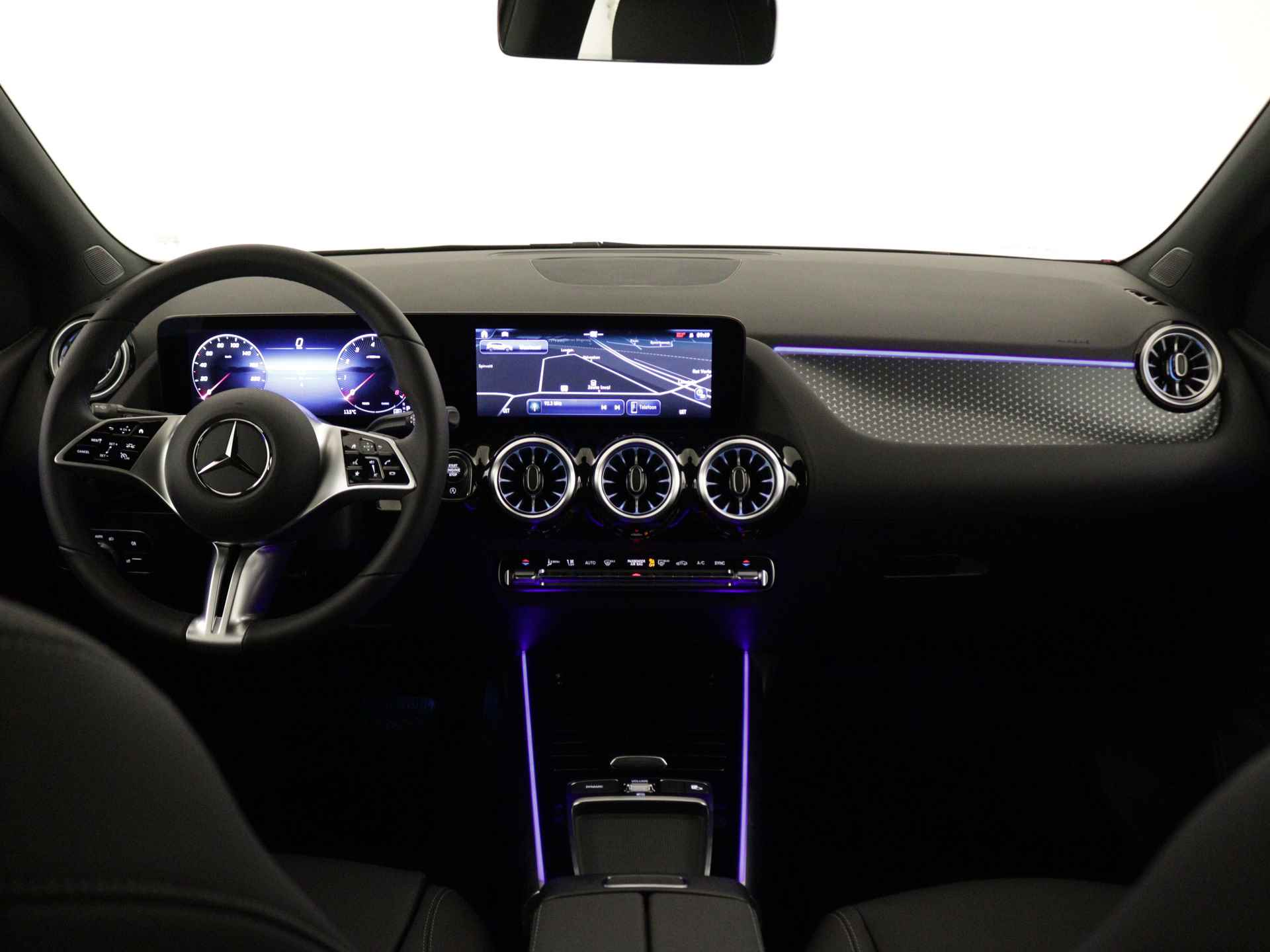 Mercedes-Benz B-Klasse 180 Star Edition | Trekhaak | Dodehoekassistent | USB-pakket plus | Parkeerpakket met achteruitrijcamera | Sfeerverlichting | Keyless-Go comfortpakket | Verwarmde stoelen vooraan | - 26/37