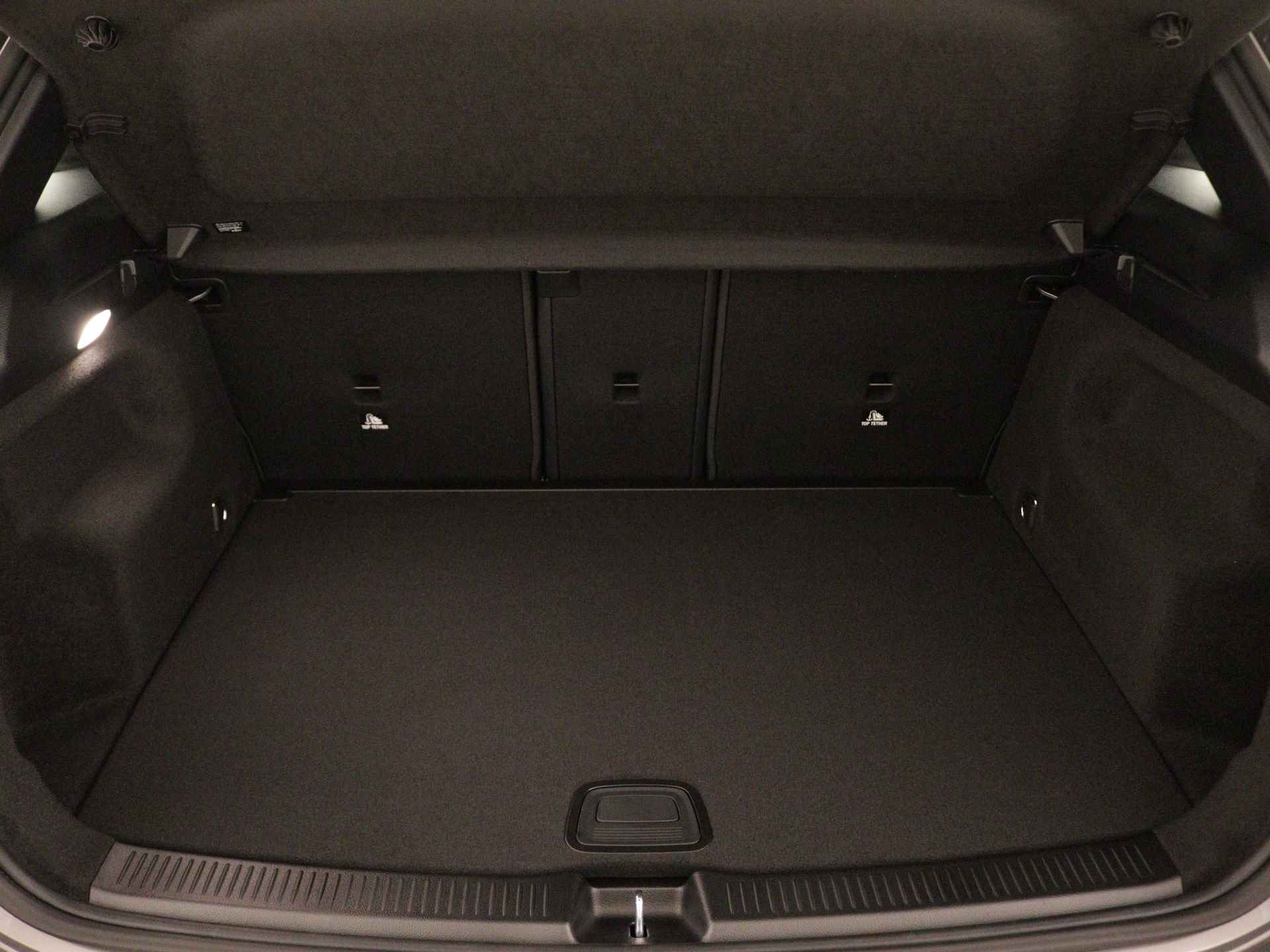 Mercedes-Benz B-Klasse 180 Star Edition | Trekhaak | Dodehoekassistent | USB-pakket plus | Parkeerpakket met achteruitrijcamera | Sfeerverlichting | Keyless-Go comfortpakket | Verwarmde stoelen vooraan | - 32/37