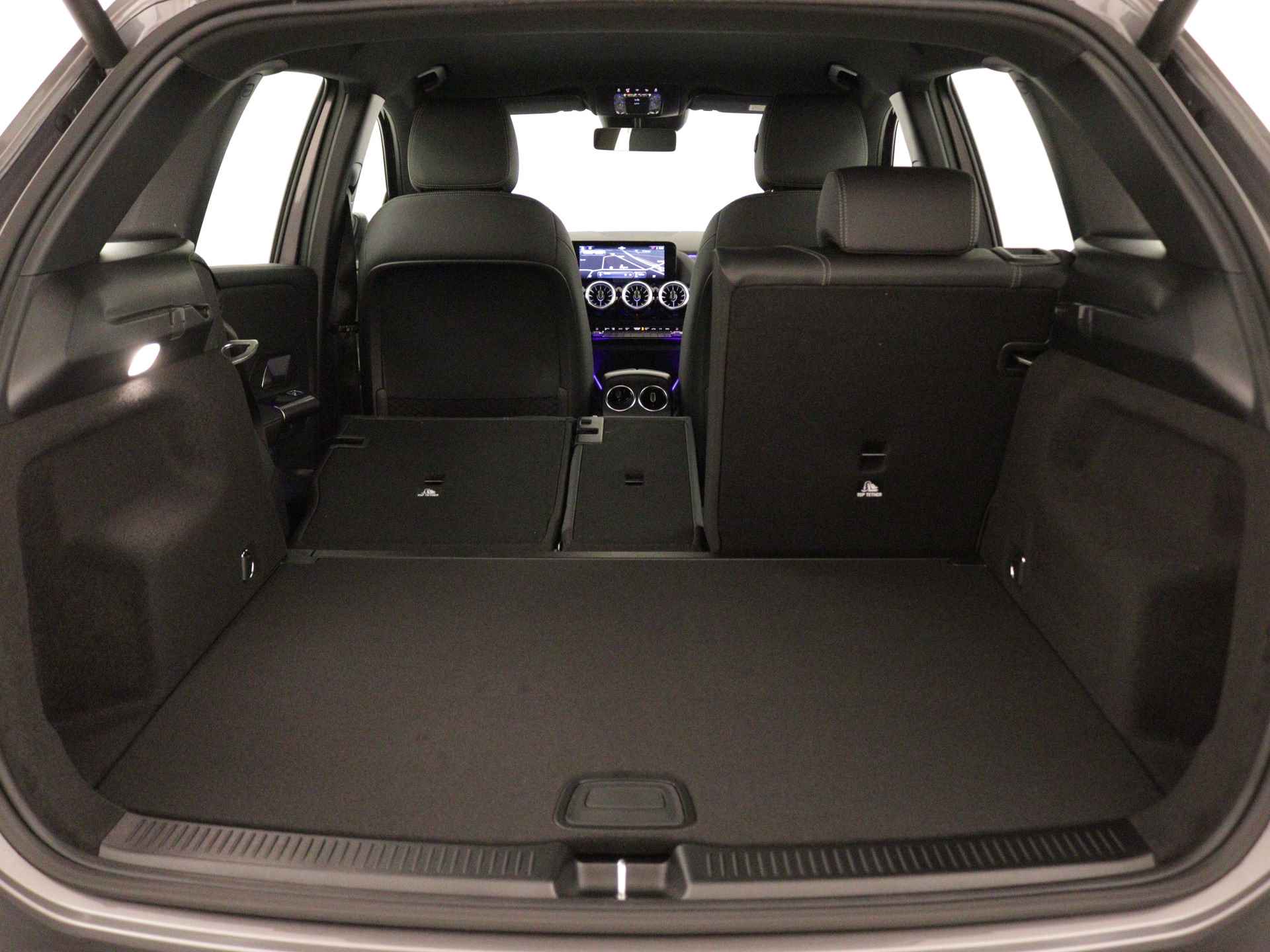 Mercedes-Benz B-Klasse 180 Star Edition | Trekhaak | Dodehoekassistent | USB-pakket plus | Parkeerpakket met achteruitrijcamera | Sfeerverlichting | Keyless-Go comfortpakket | Verwarmde stoelen vooraan | - 34/37
